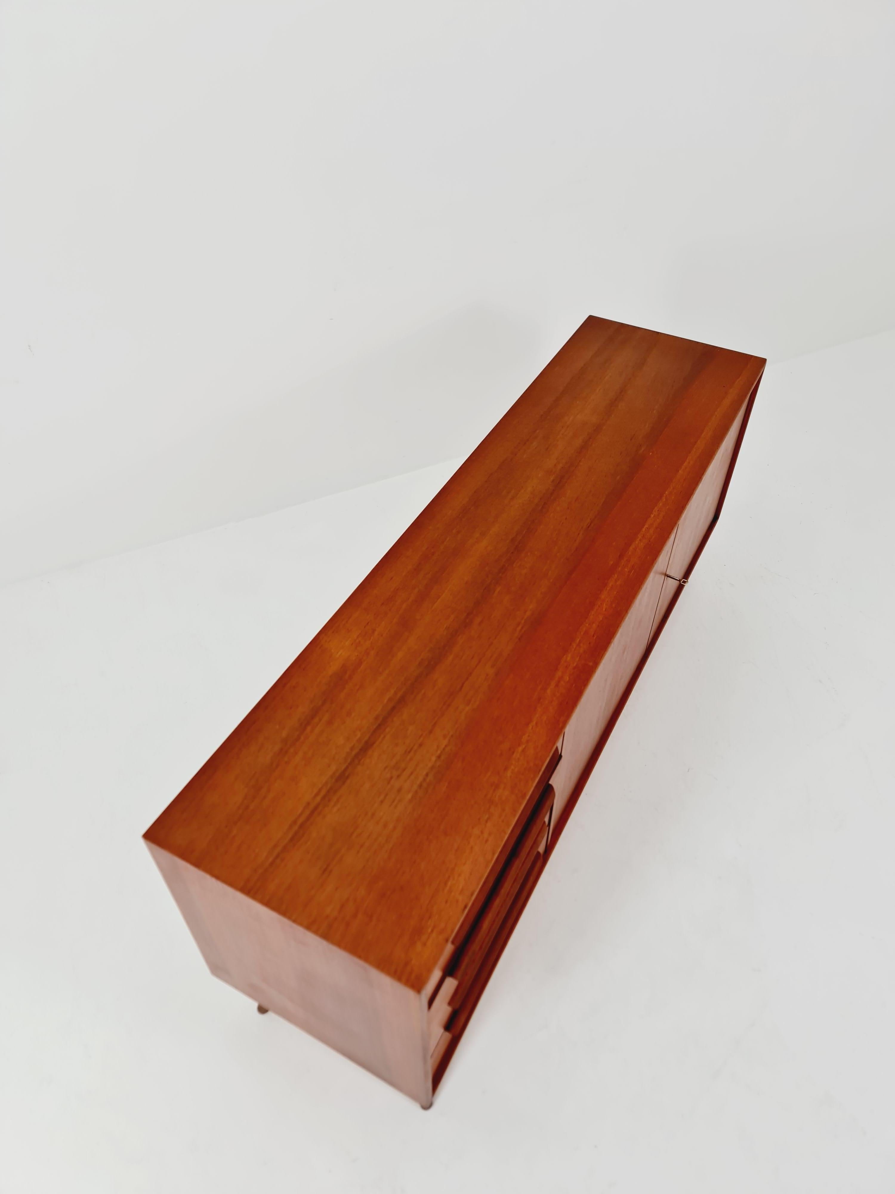 Metà XX secolo Teak tedesco moderno di metà secolo  credenza di WK Möbel, anni '60 in vendita
