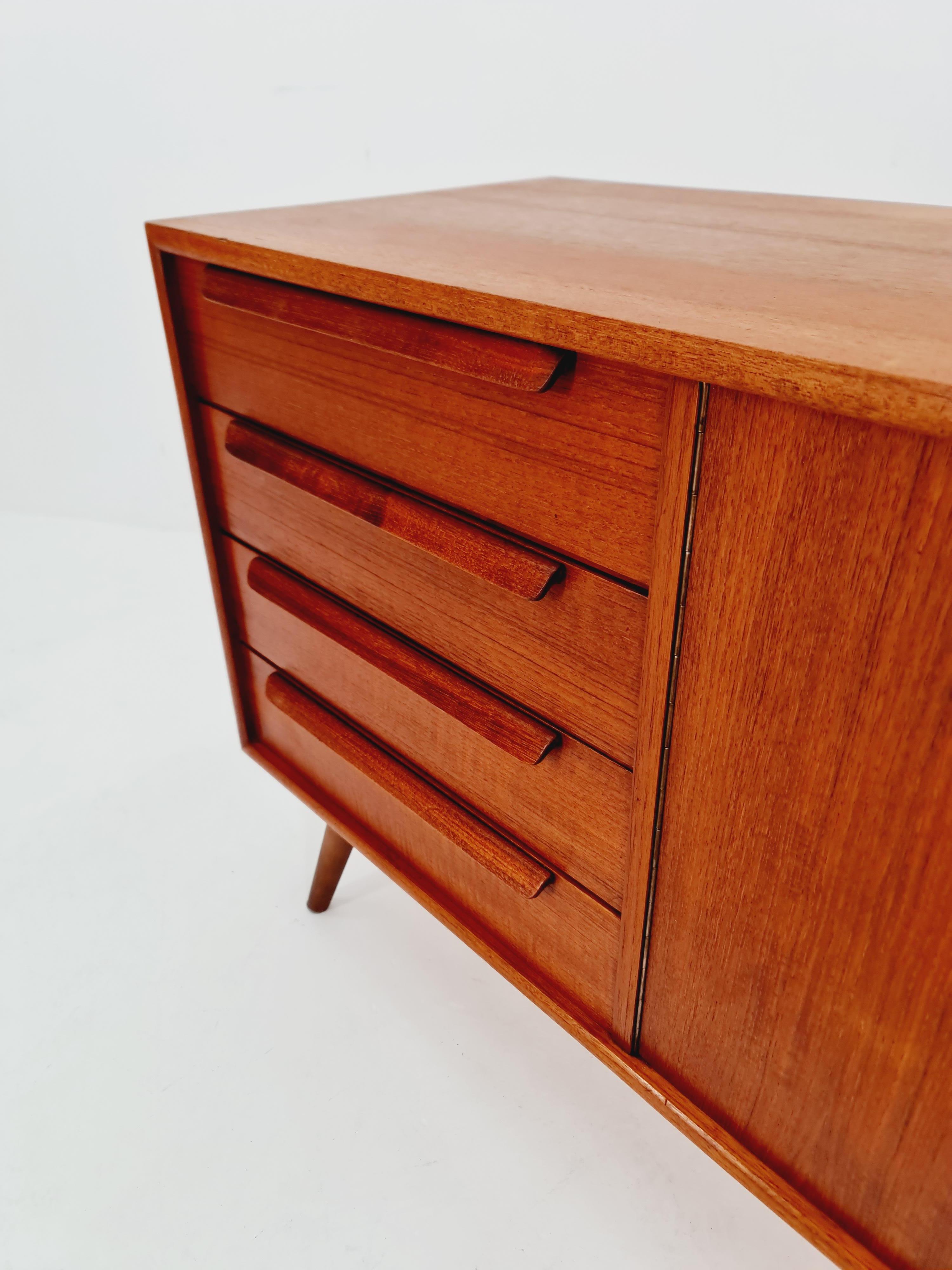 Teak tedesco moderno di metà secolo  credenza di WK Möbel, anni '60 in vendita 3