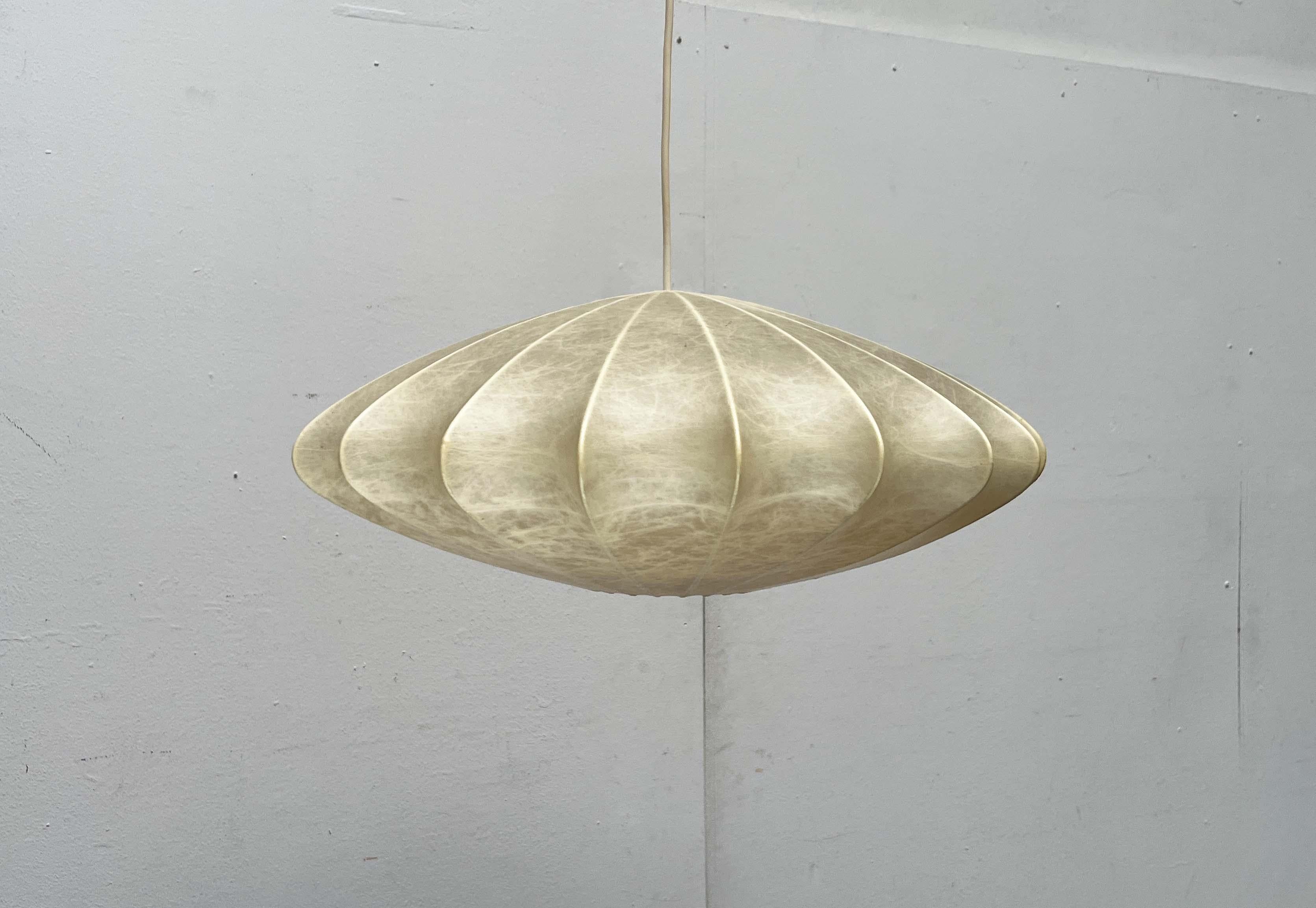 Mid-Century Modern German UFO Cocoon Pendant Lamp Friedel Wauer Goldkant 1960s im Angebot 5