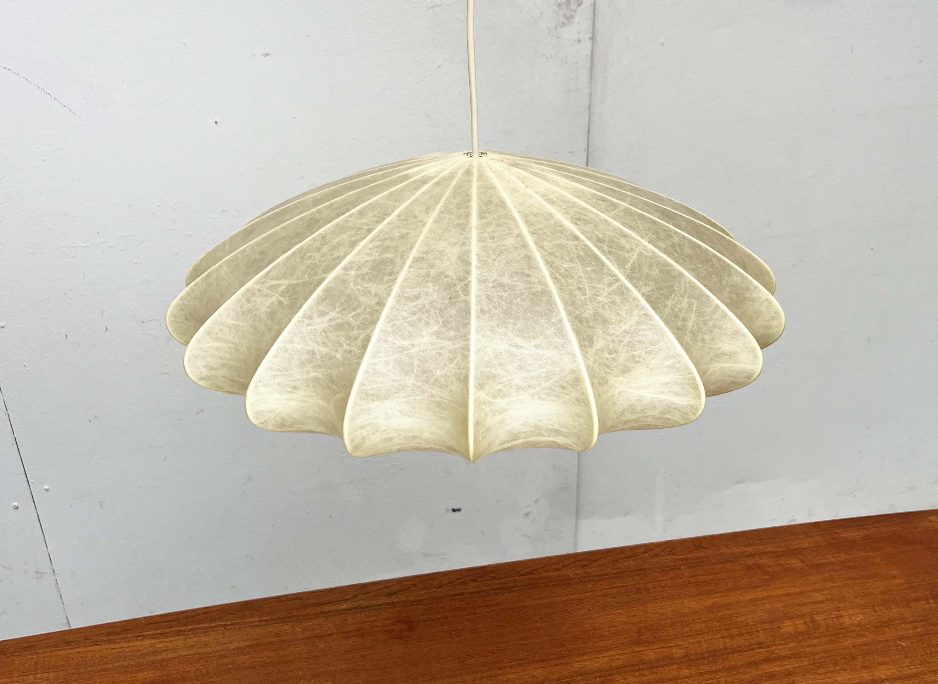 Mid-Century Modern German UFO Cocoon Pendant Lamp Friedel Wauer Goldkant 1960s im Angebot 6