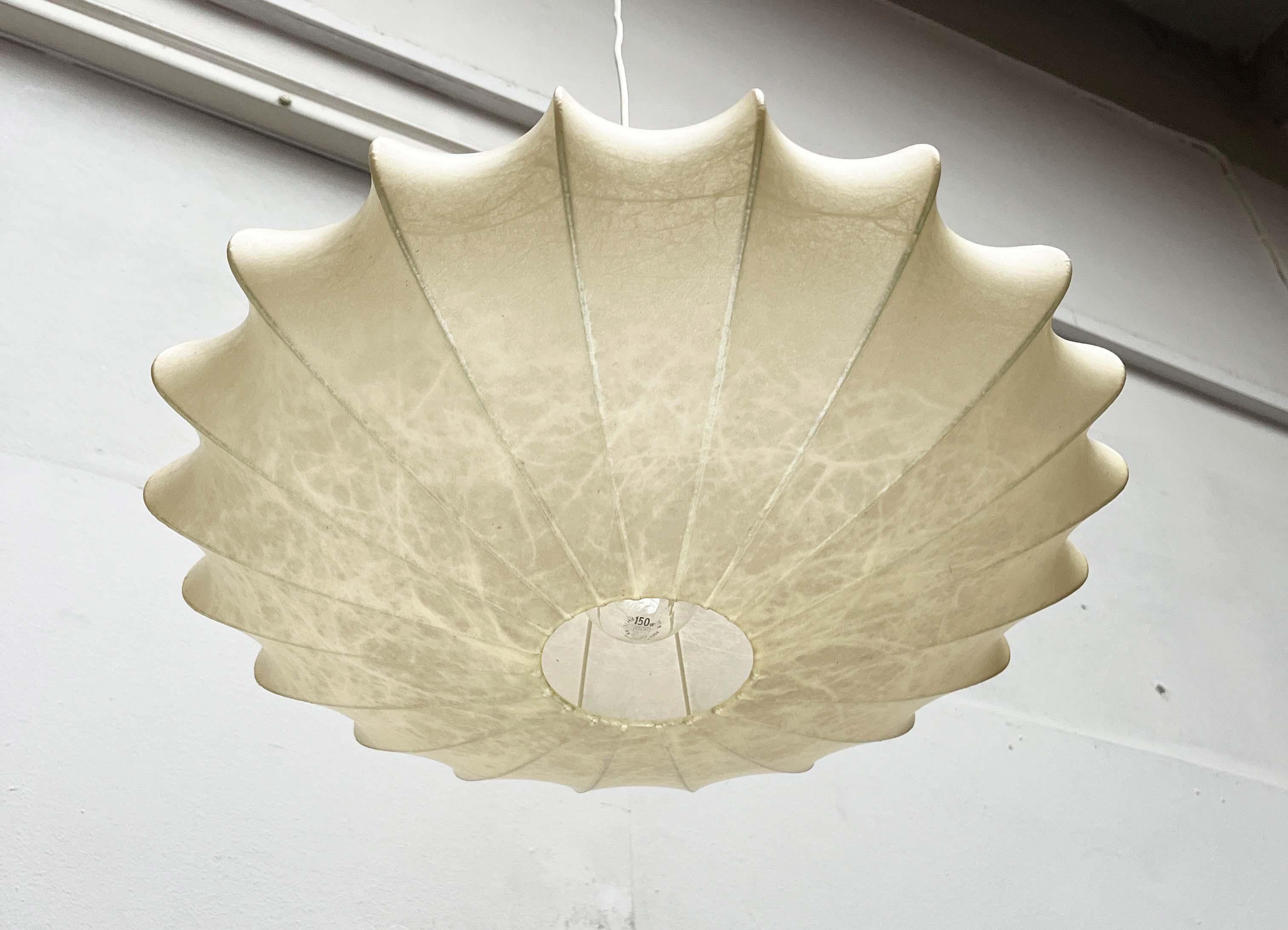 Mid-Century Modern German UFO Cocoon Pendant Lamp Friedel Wauer Goldkant 1960s im Angebot 8