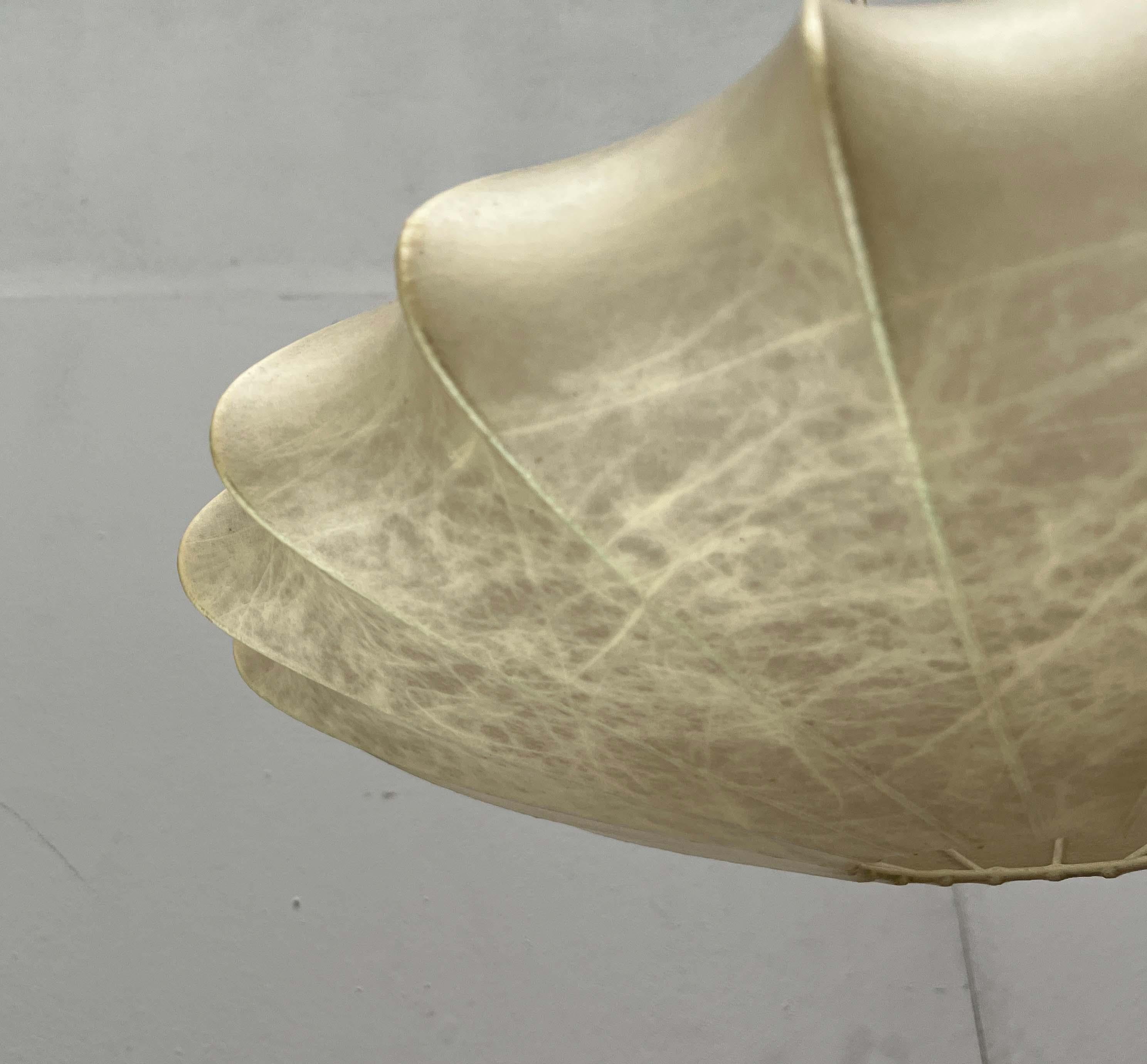 Mid-Century Modern German UFO Cocoon Pendant Lamp Friedel Wauer Goldkant 1960s im Angebot 11