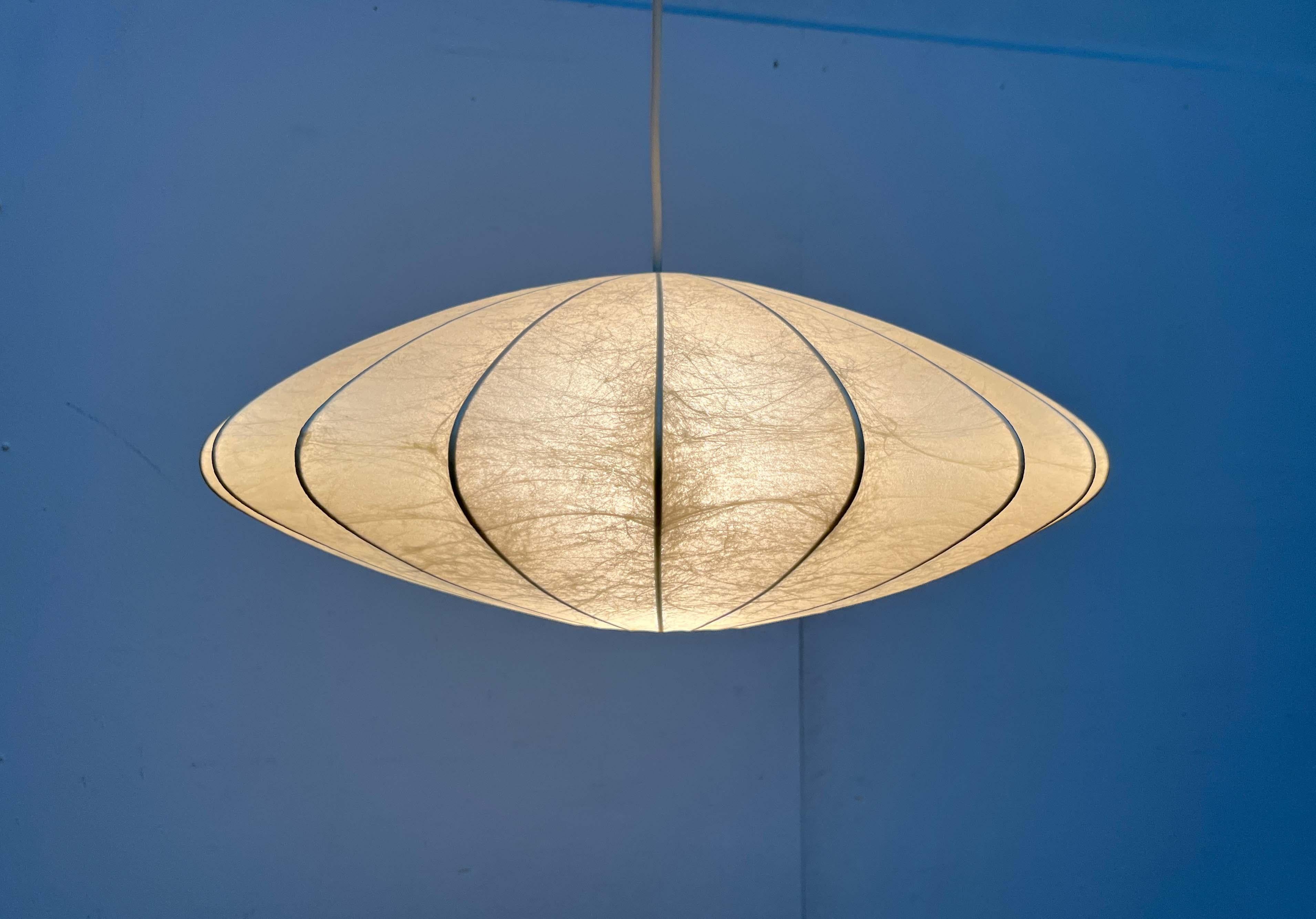 Mid-Century Modern German UFO Cocoon Pendant Lamp Friedel Wauer Goldkant 1960s (Moderne der Mitte des Jahrhunderts) im Angebot