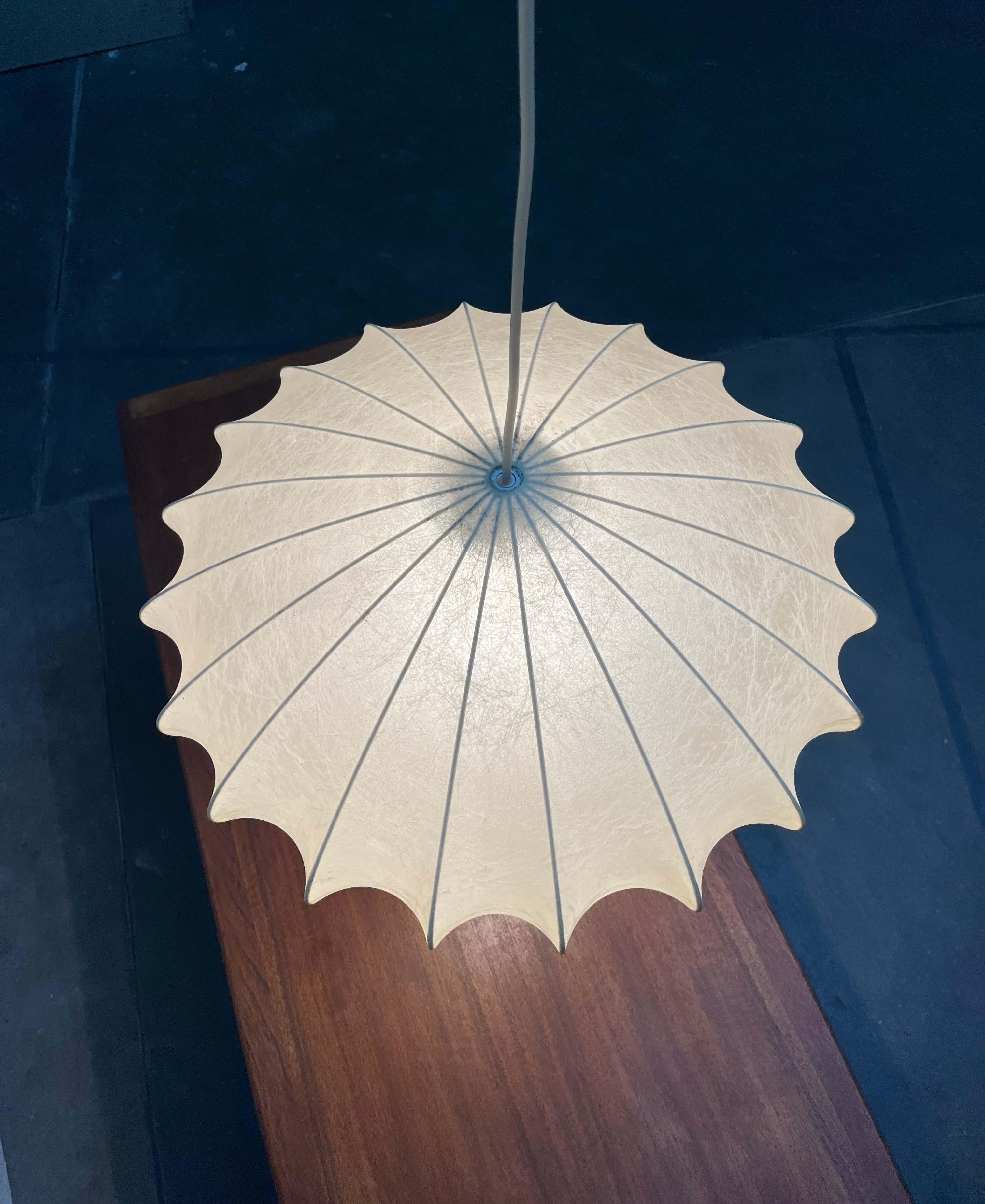 Mid-Century Modern German UFO Cocoon Pendant Lamp Friedel Wauer Goldkant 1960s (Deutsch) im Angebot