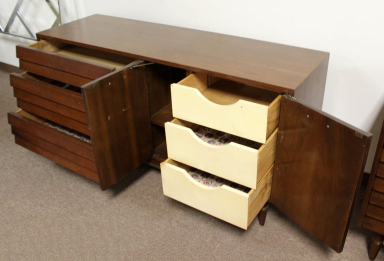 Mid Century Modern Gershun American Of Martinsville Walnut