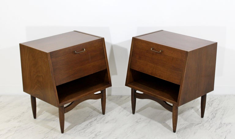 Mid Century Modern Gershun American Of Martinsville Walnut