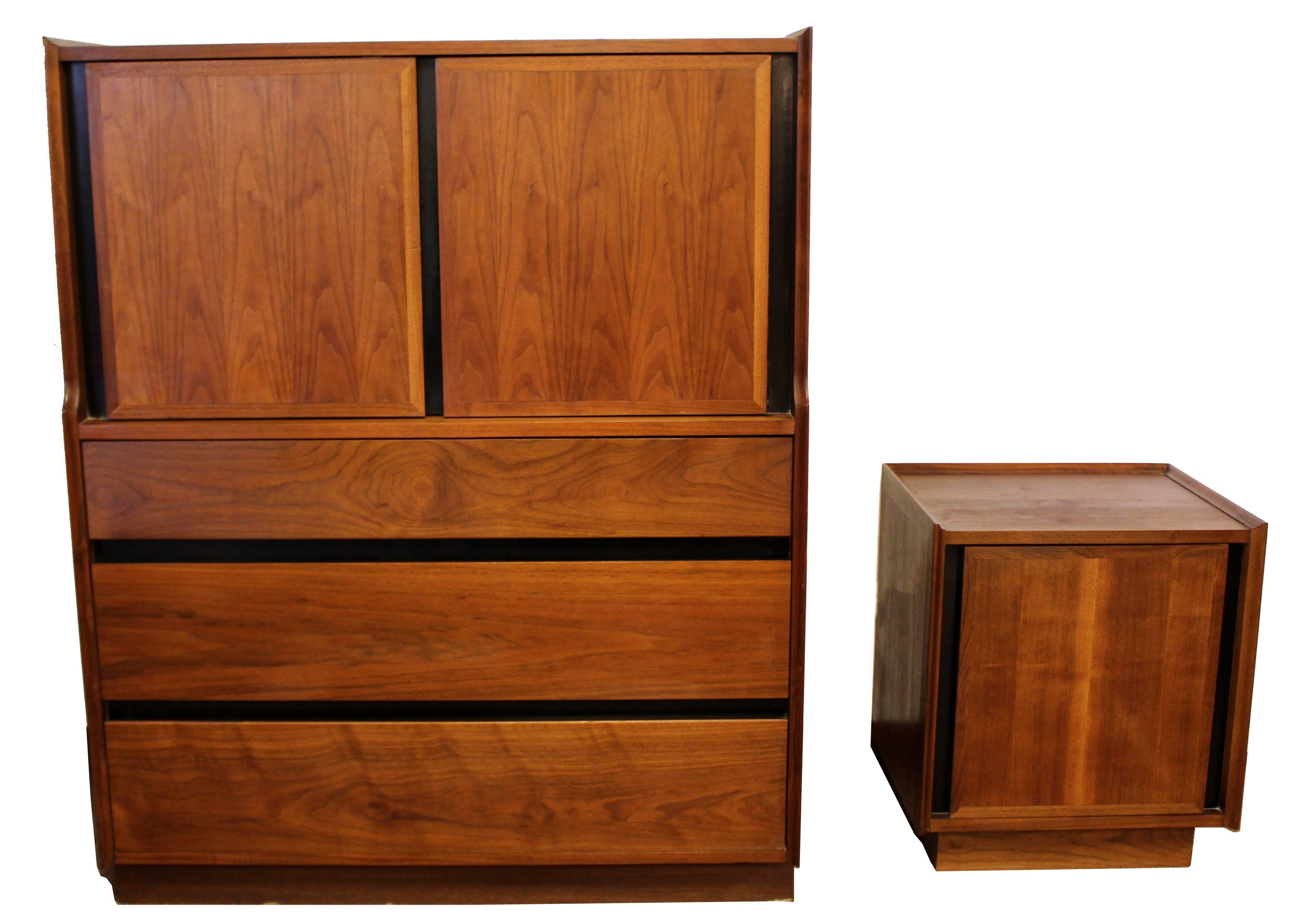 For your consideration is an incredible bedroom set, including a nine-drawer lowboy, a six-drawer highboy, a nightstand, a headboard, foot-board and standing mirror, designed by Merton Gershun for Dillingham Esprit, circa the 1960s. In excellent