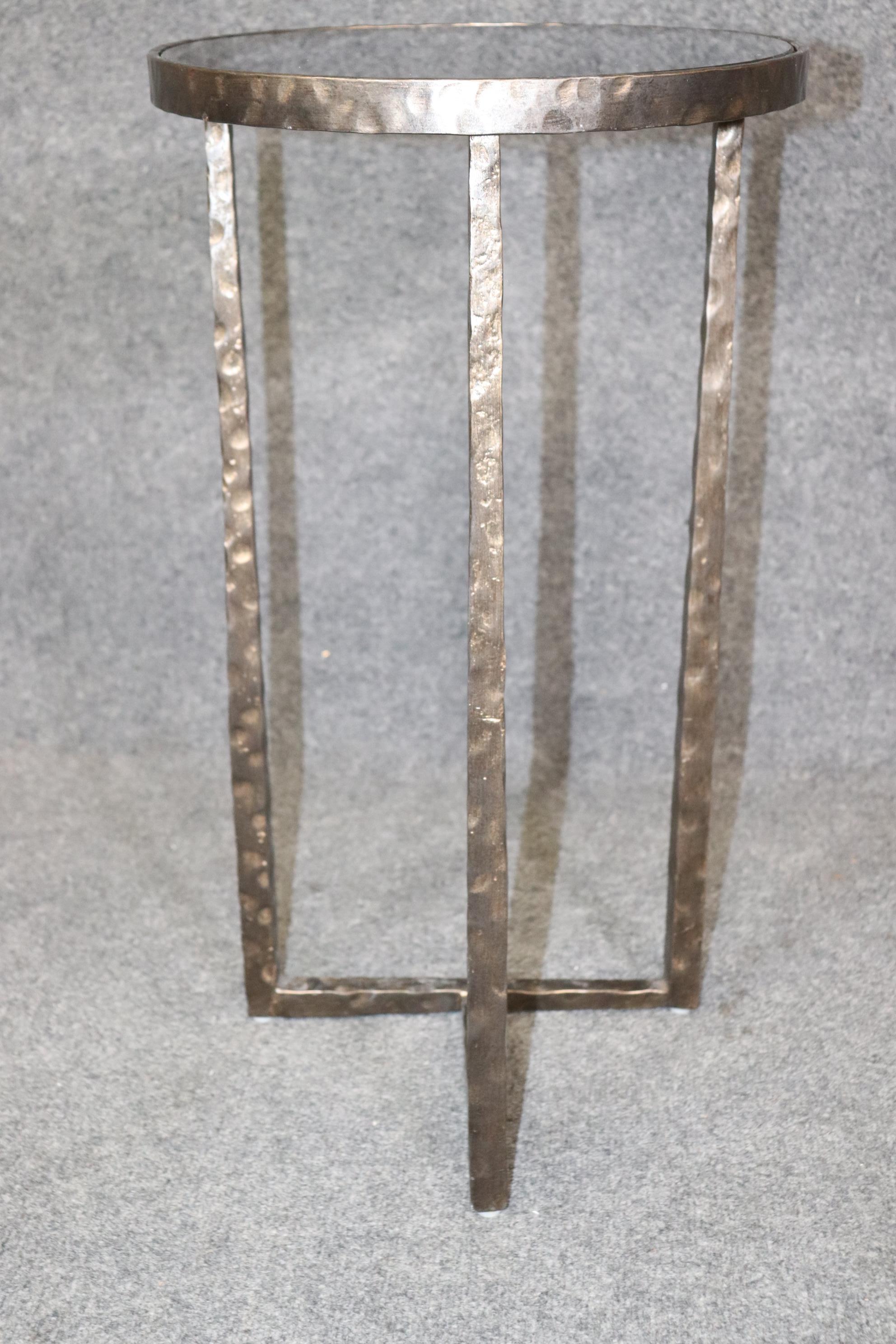 Mid Century Modern Giacometti Style Verspiegelte Platte End Tisch, Beistelltisch im Zustand „Gut“ im Angebot in Swedesboro, NJ