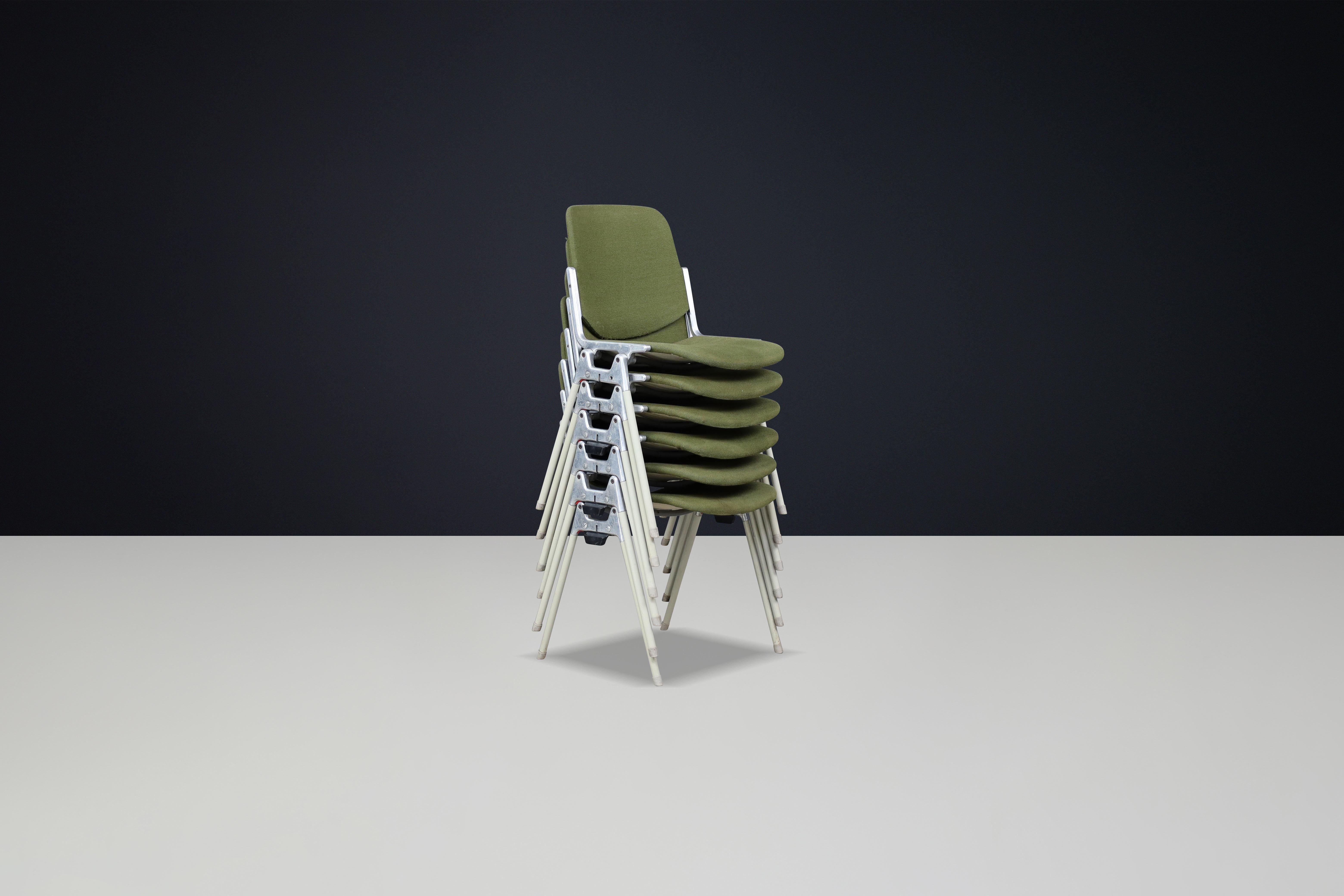Mid-Century Modern Chaises modernes du milieu du siècle Giancarlo Piretti pour Castelli en tissu vert forêt en vente