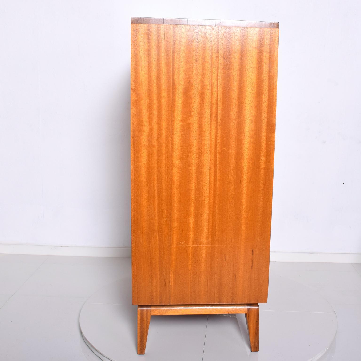 Gilbert Rohde Highboy Dresser Sweet Art Deco Sapele Wood & Lucite Pulls 1940s In Good Condition In Chula Vista, CA