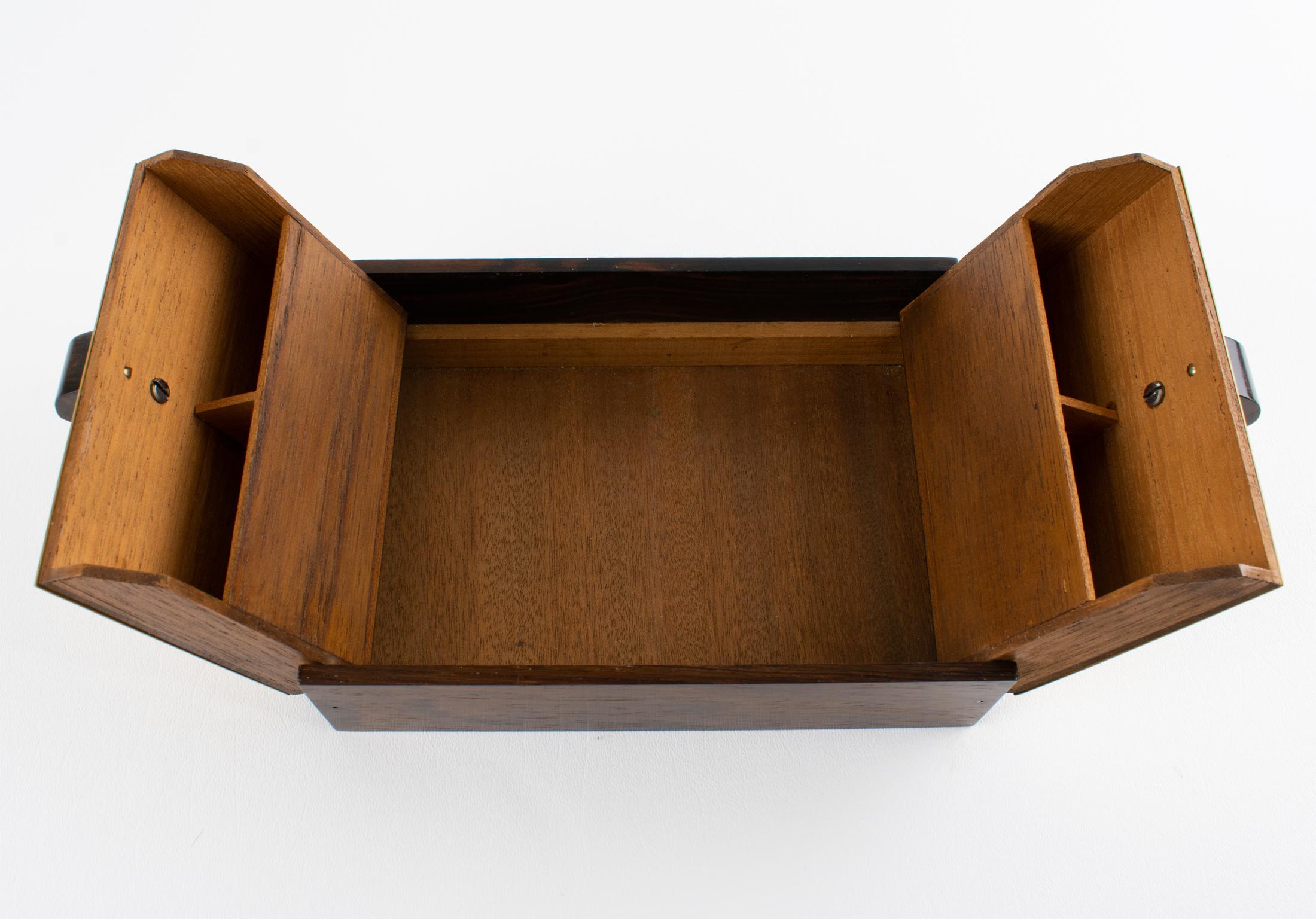 Mid Century Modern Vergoldetes Aluminium und Makassar Holz Box, um 1960 (Metall) im Angebot