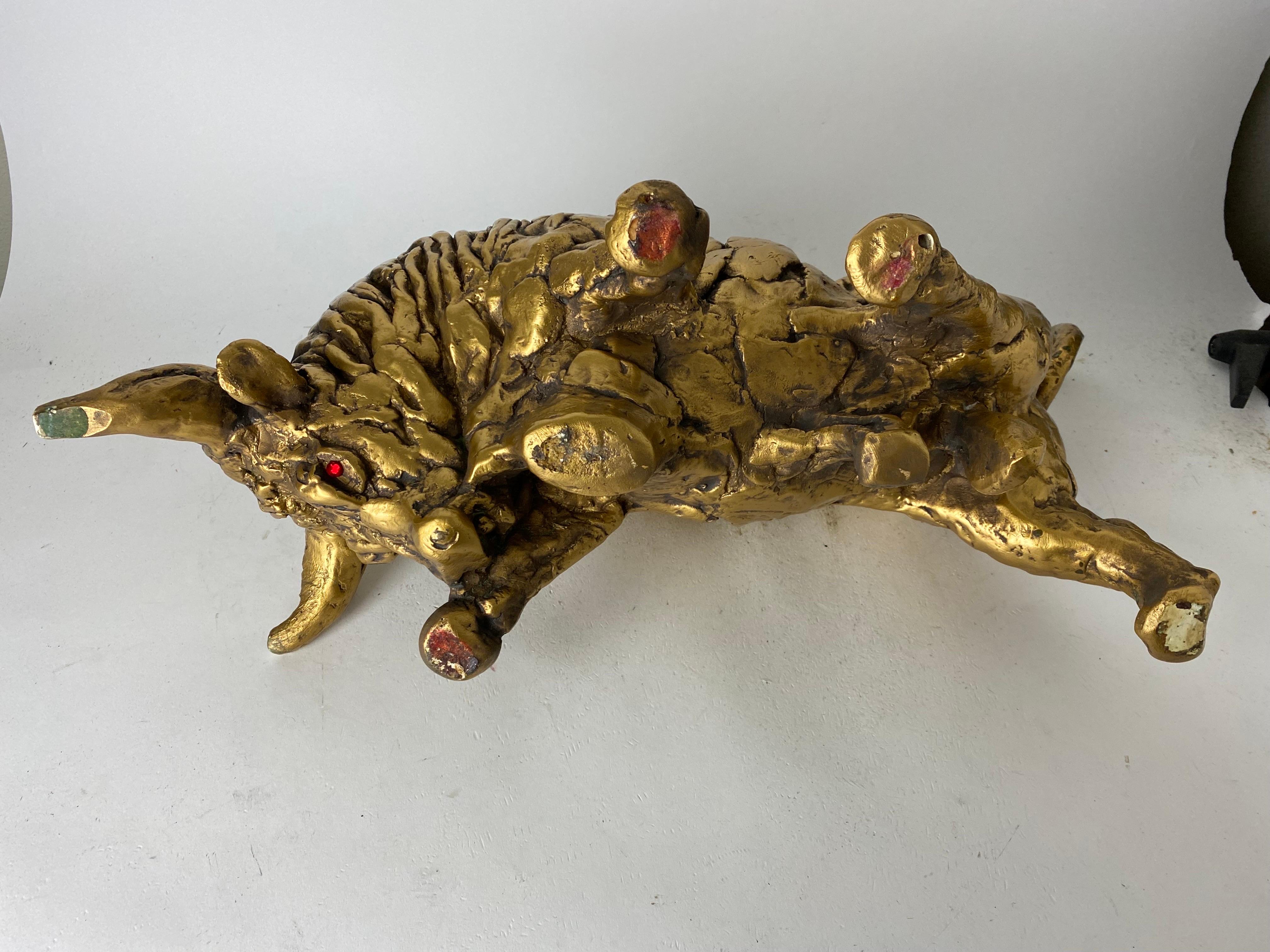 Sculpture de taureau en céramique dorée mi-siècle moderne en vente 2