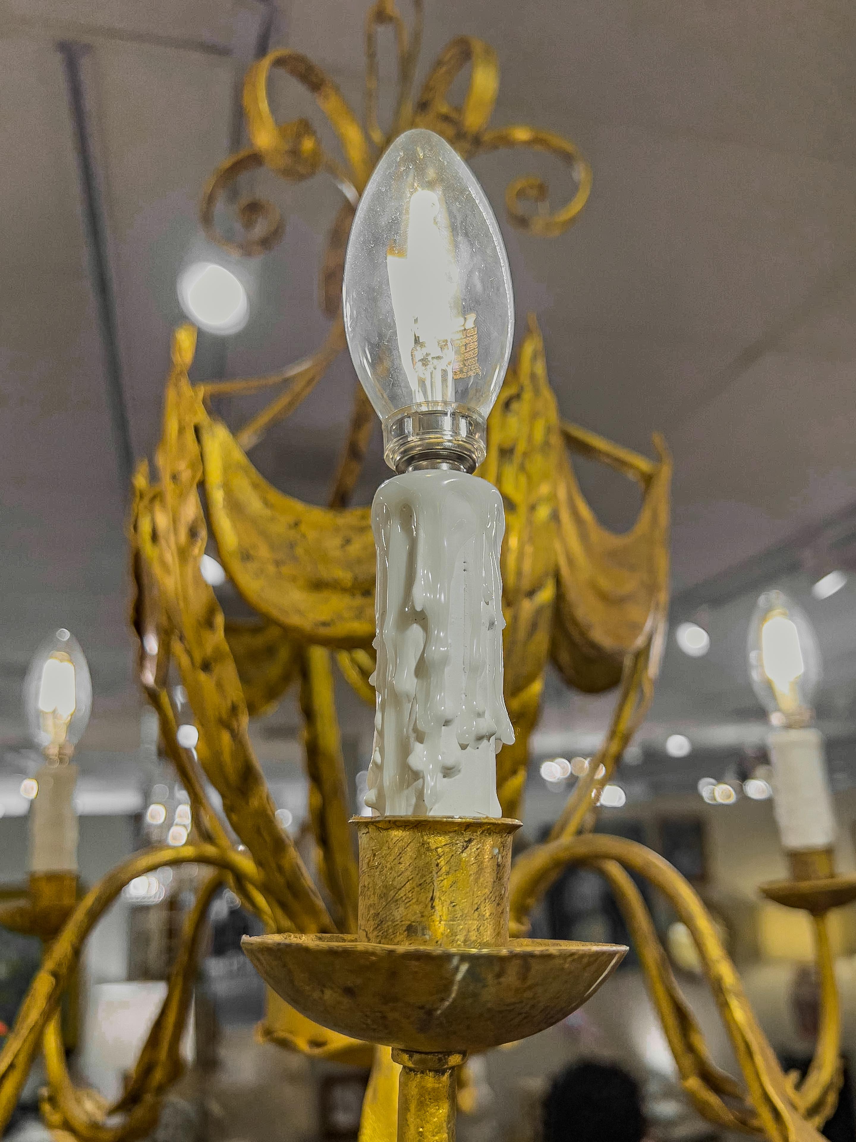Métal Lustre en tôle dorée italienne moderne du milieu du siècle dernier en vente