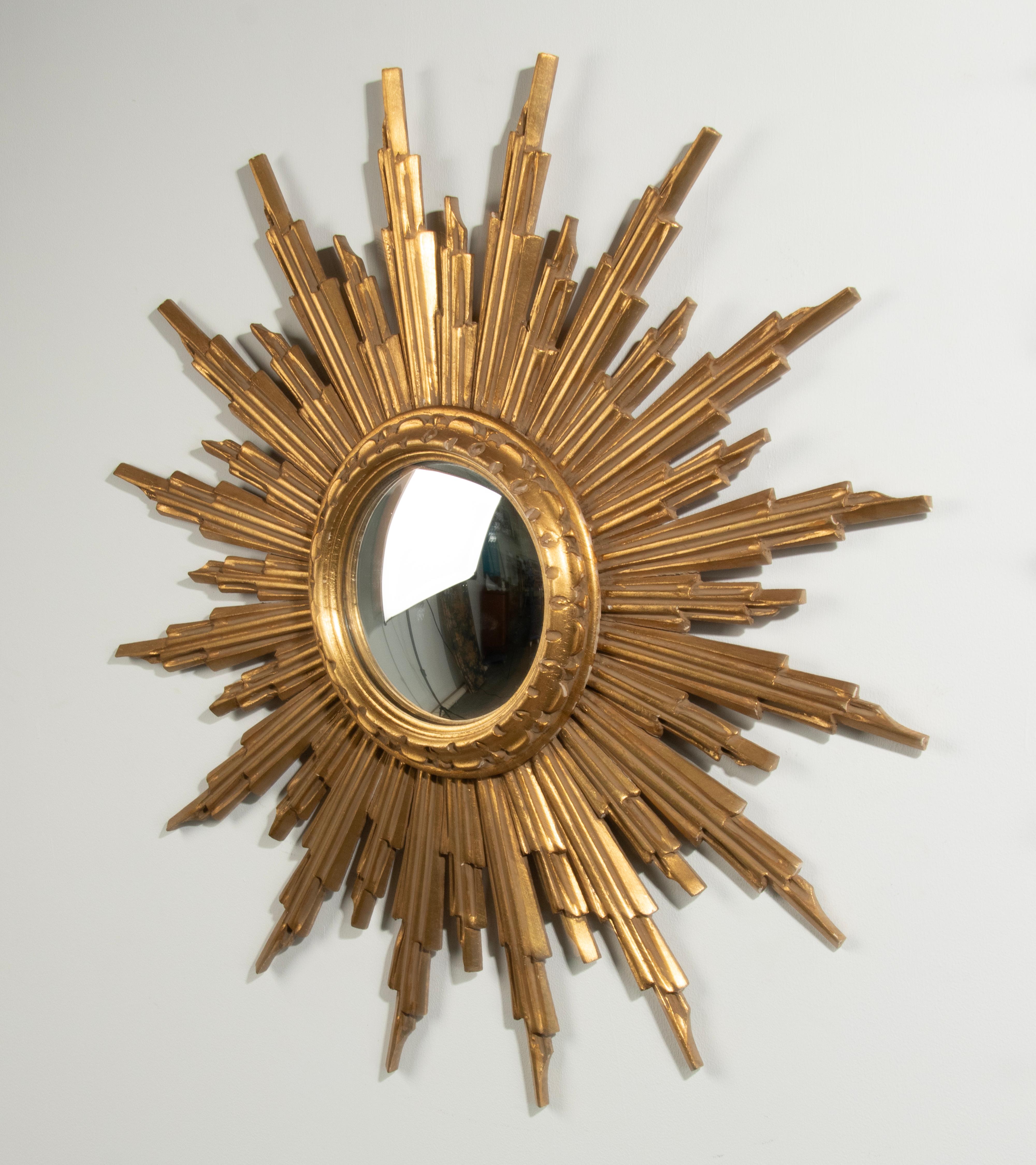 The Moderns Modern Gilded Wooden Carved Convex Sunburst Mirror (miroir ensoleillé convexe en bois doré)  en vente 9