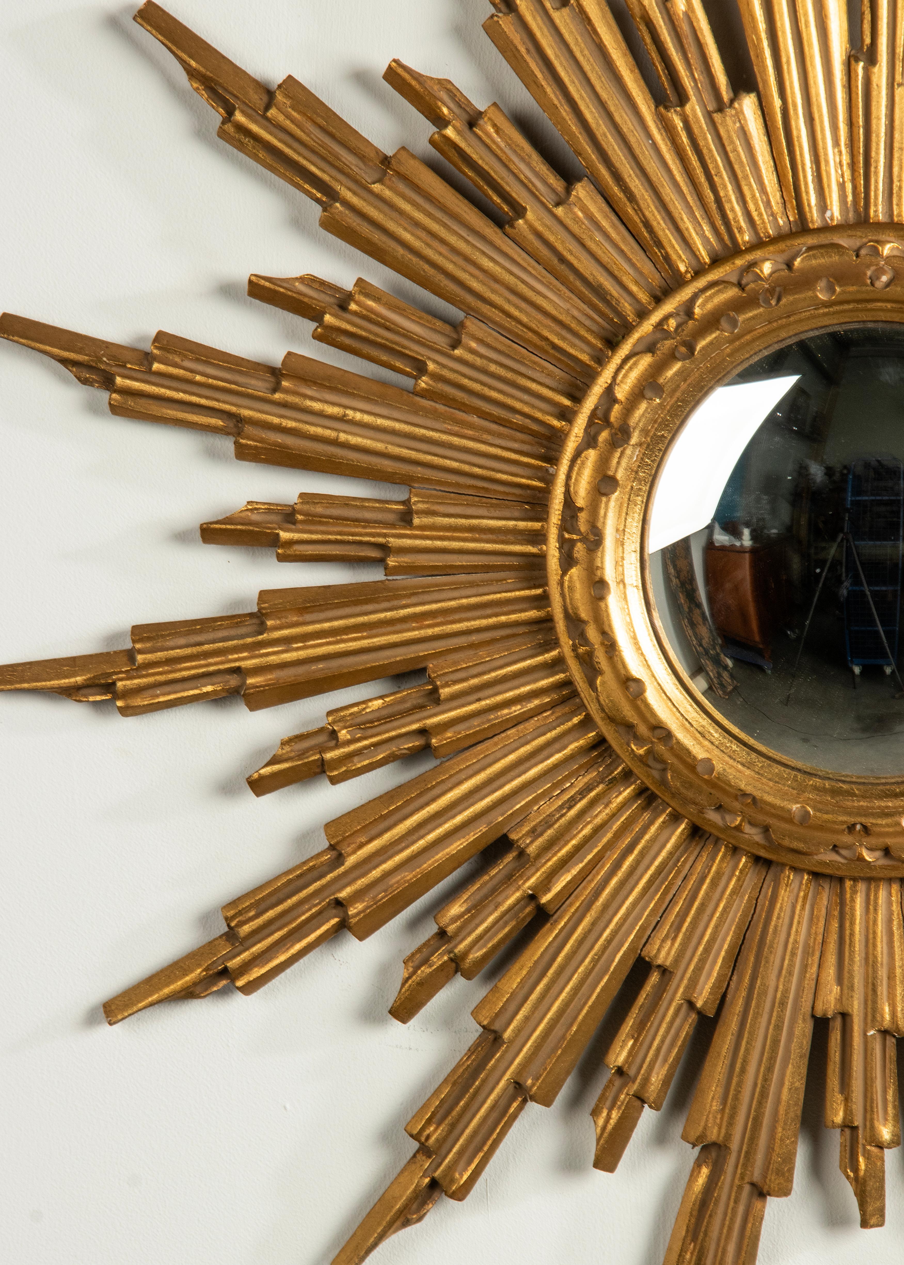 Belgian Mid-Century Modern Gilded Wooden Carved Convex Sunburst Mirror  For Sale