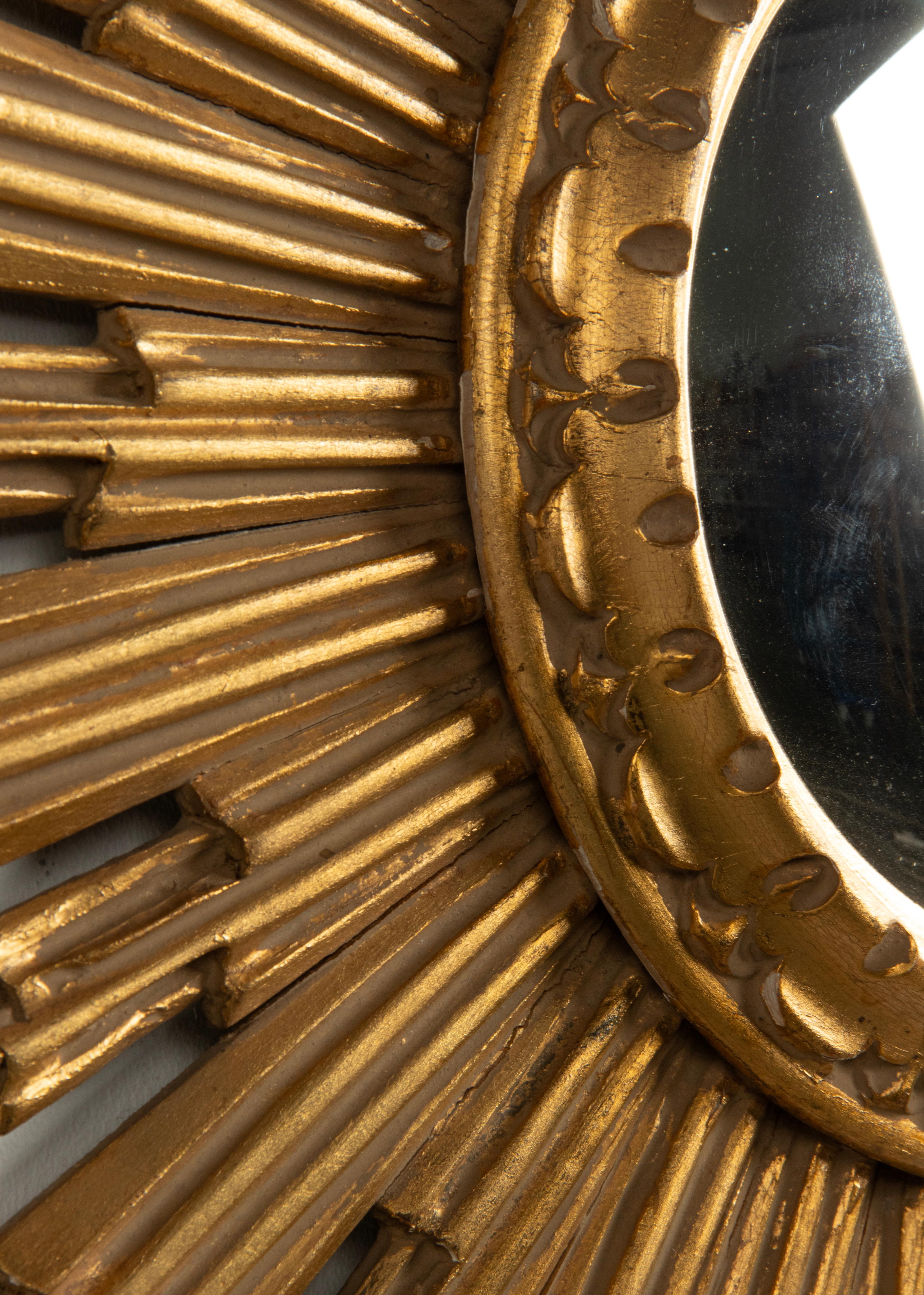 The Moderns Modern Gilded Wooden Carved Convex Sunburst Mirror (miroir ensoleillé convexe en bois doré)  en vente 1