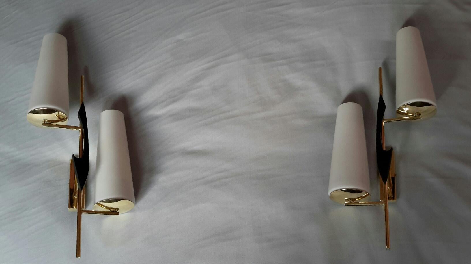 Moderne Doppelwandleuchten aus vergoldetem Messing aus der Jahrhundertmitte:: Maison Lunel:: Frankreich:: 1950 im Zustand „Gut“ im Angebot in Paris, FR
