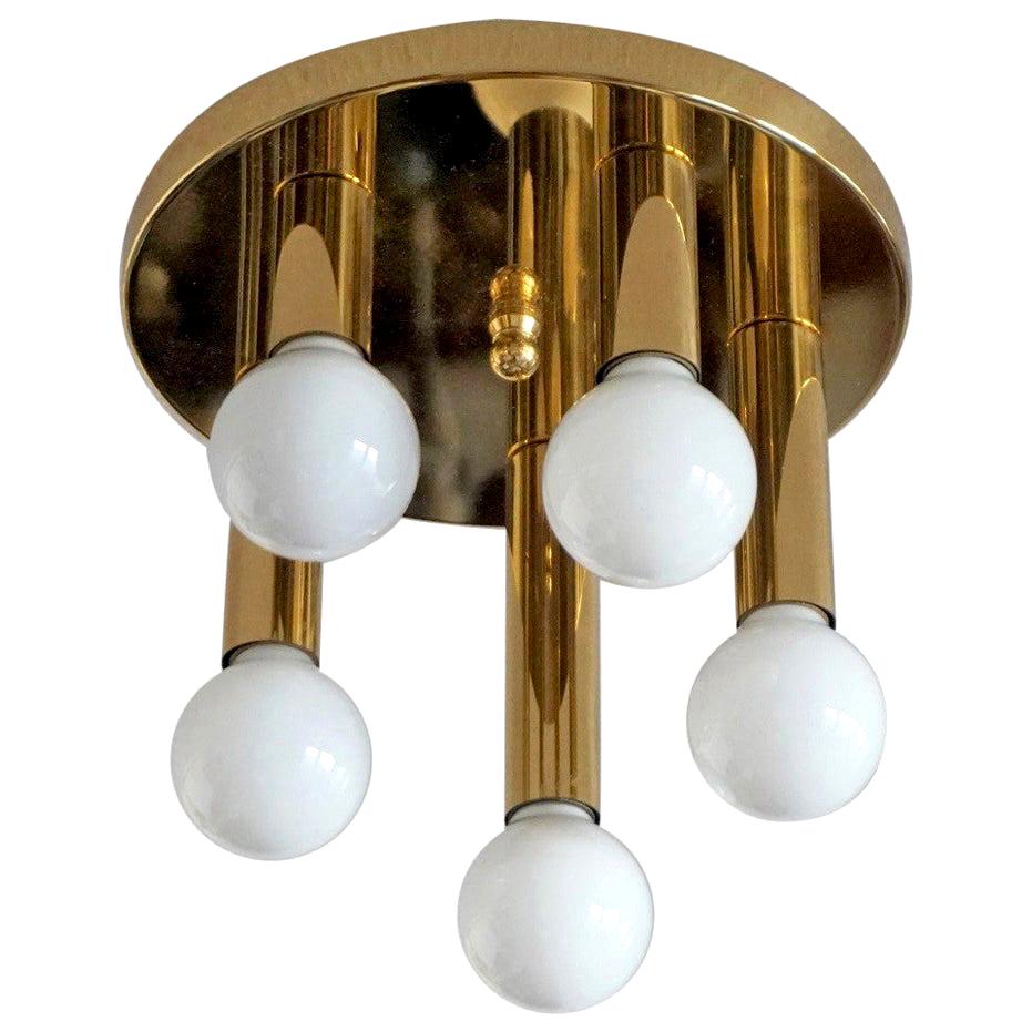Mid-Century Modern gilt brass five-light flush mount by Sölken Leuchten, Germany, 1960-1969.
This elegant ceiling lamp is in very good condition, it has been hand polished and rewired.
Measures: Diameter 10