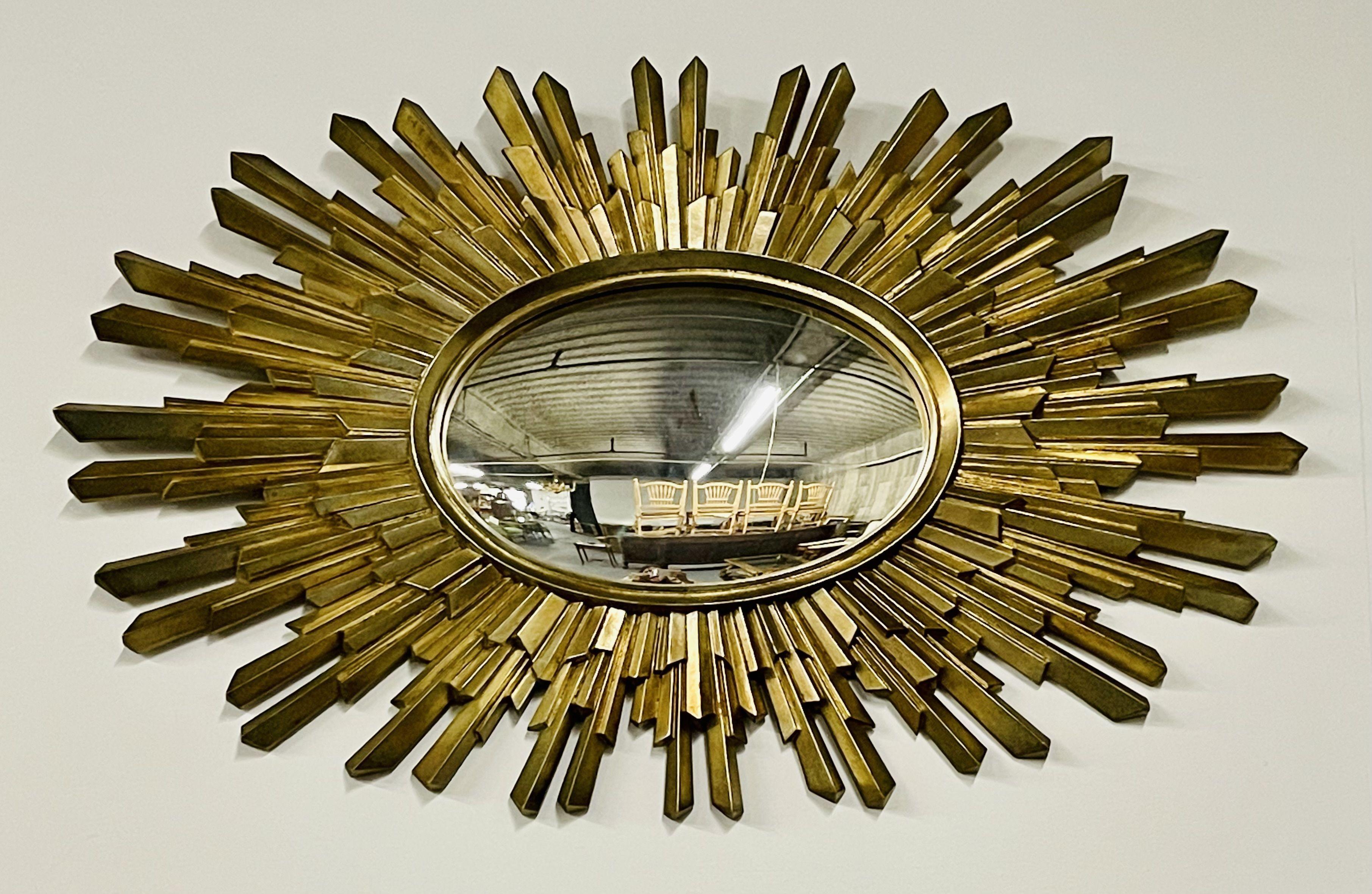 Mid-Century Modern vergoldet Sonnenschliff Spiegel.

Mehrere Fotos, die direkt aus dem Haus von Dr. Shawn Garber an der Gold Coast von Long Island aufgenommen wurden. Teil einer umfangreichen Kollektion, die nur in unserem Ausstellungsraum zu