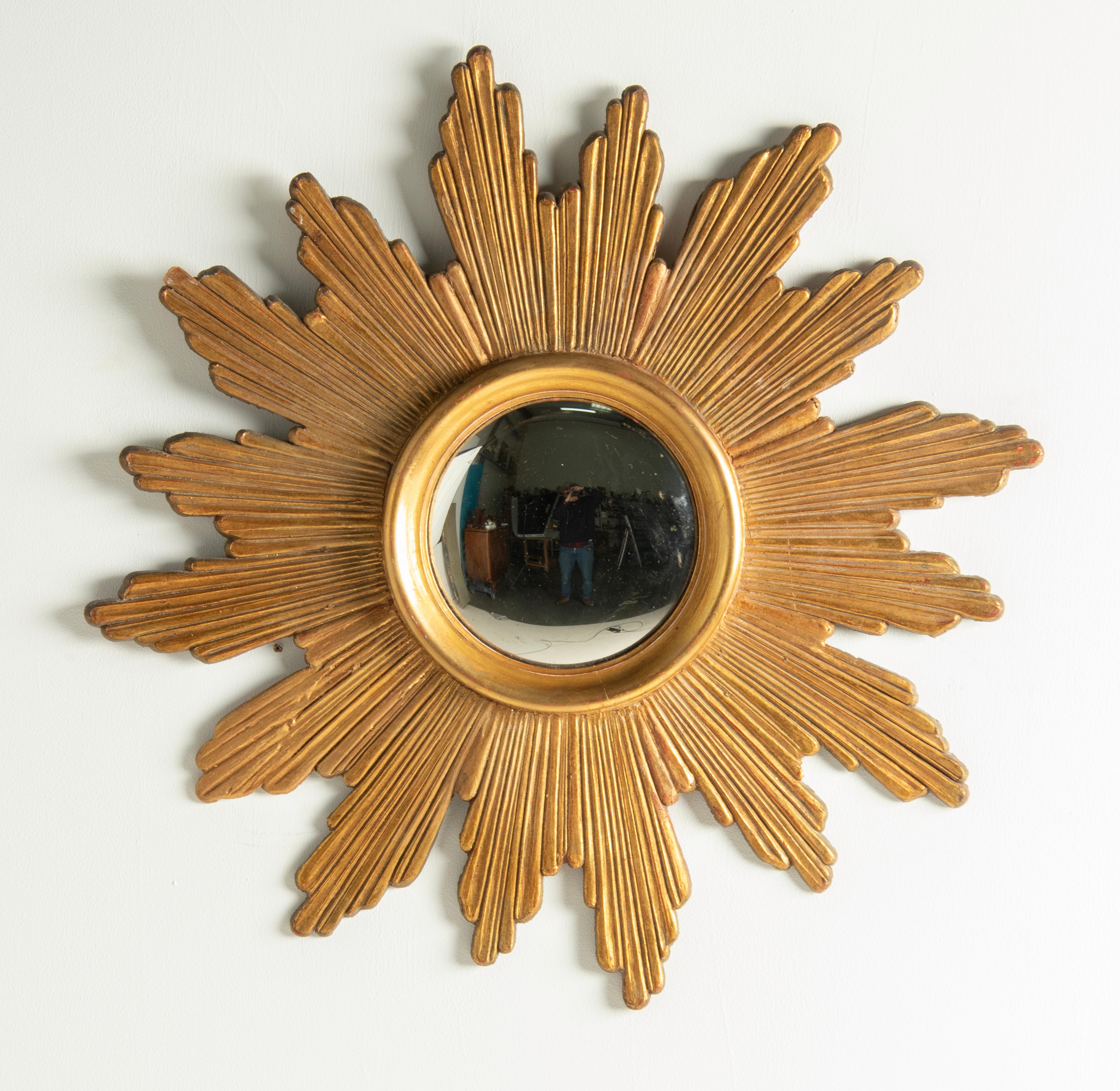 Hand-Carved Mid-Century Modern Giltwood Carved Convex Sunburst Mirror For Sale
