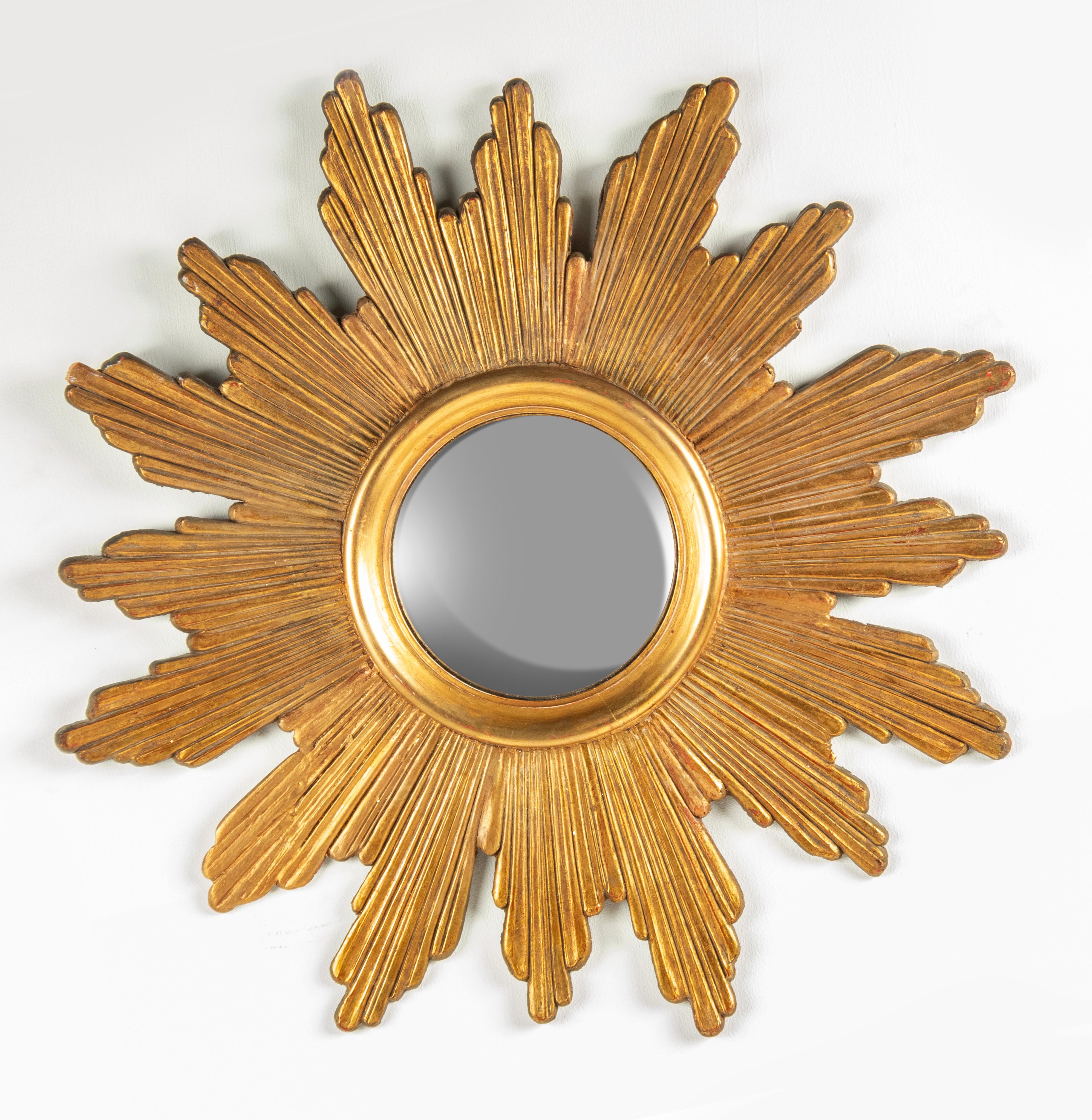 20th Century Mid-Century Modern Giltwood Carved Convex Sunburst Mirror For Sale