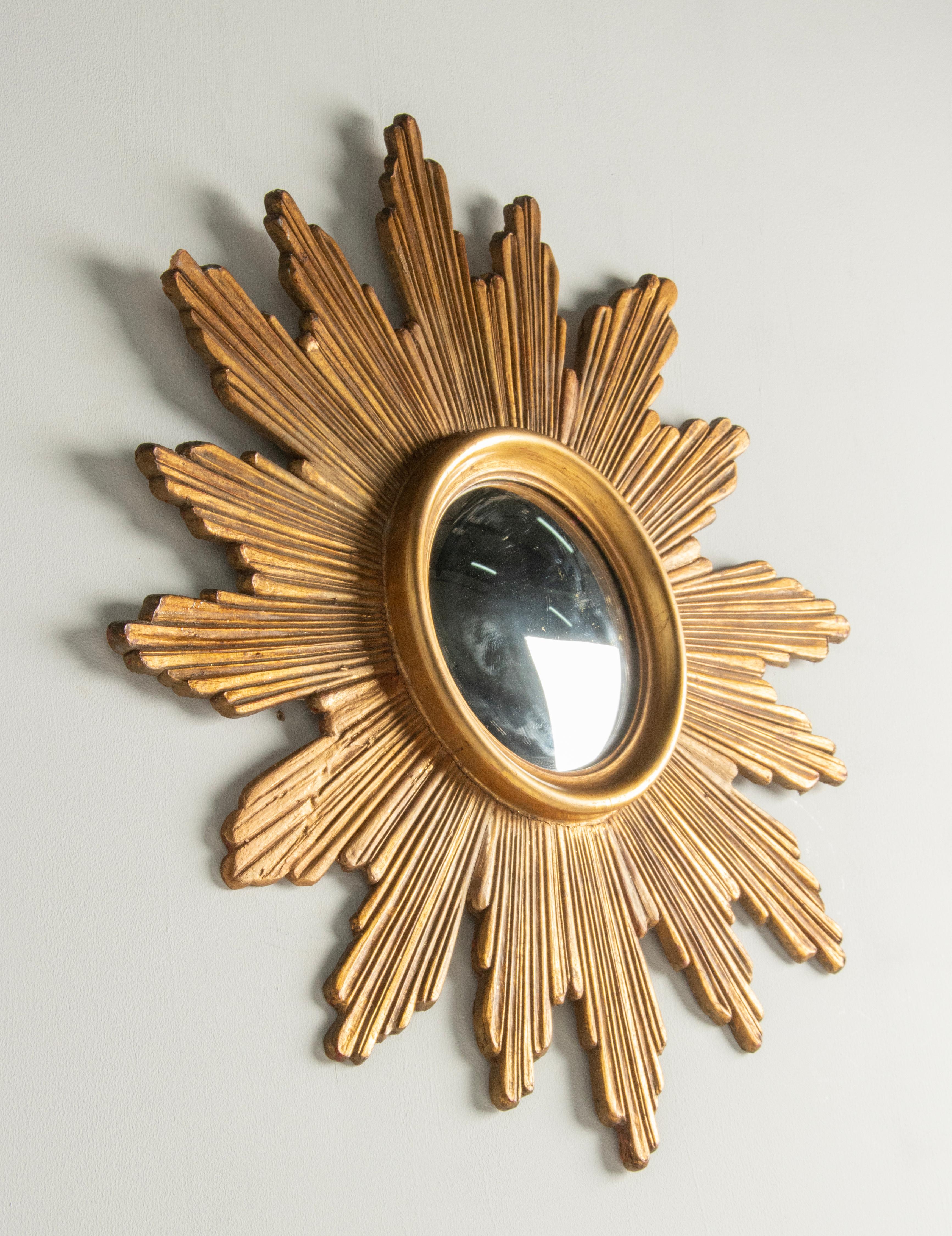 Mid-Century Modern Giltwood Carved Convex Sunburst Mirror For Sale 1