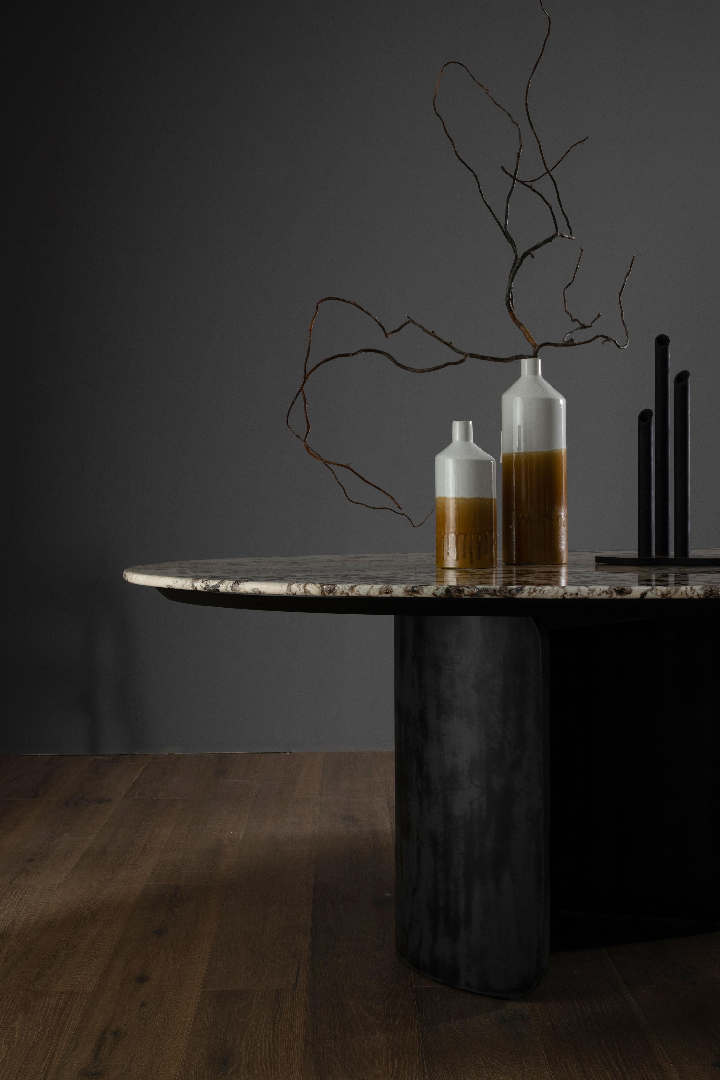 XXIe siècle et contemporain Table de salle à manger Gimonde, Quartz, Laiton, fait main Greenapple en vente
