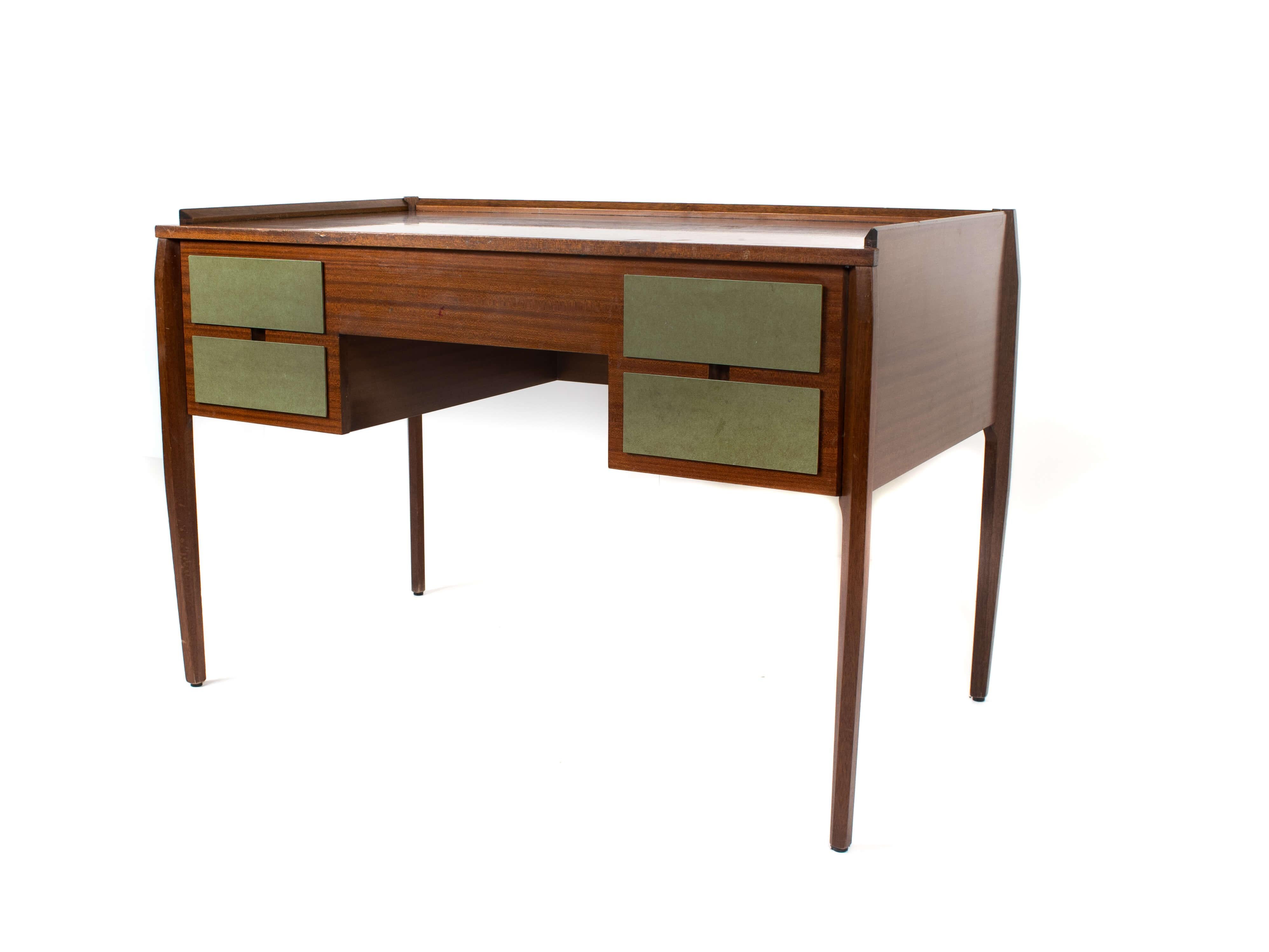 Mid-Century Modern Gio Ponti Desk for Dassi, Italy, 1960s In Good Condition In Hellouw, NL