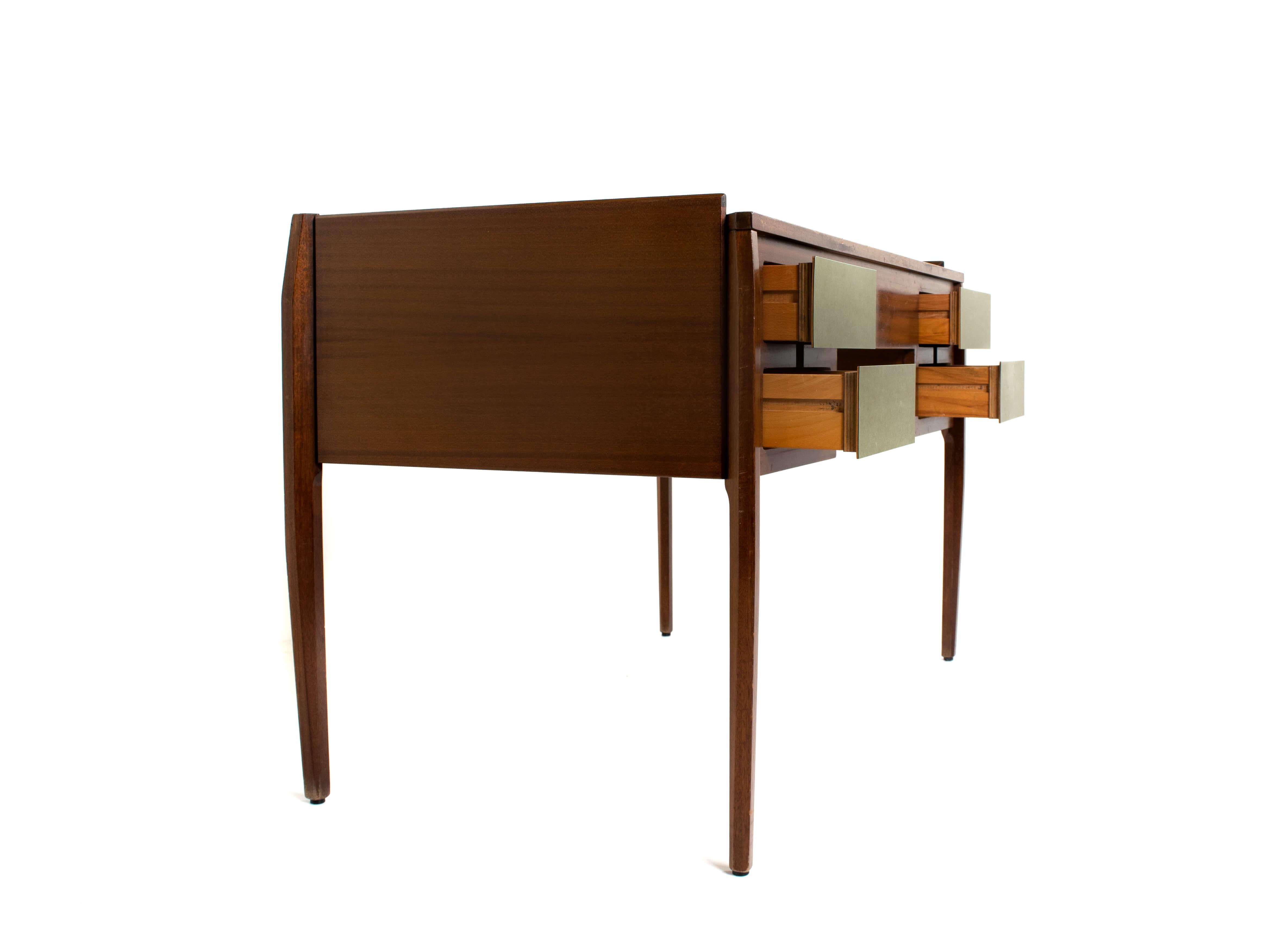 Mid-Century Modern Gio Ponti Desk for Dassi, Italy, 1960s 1