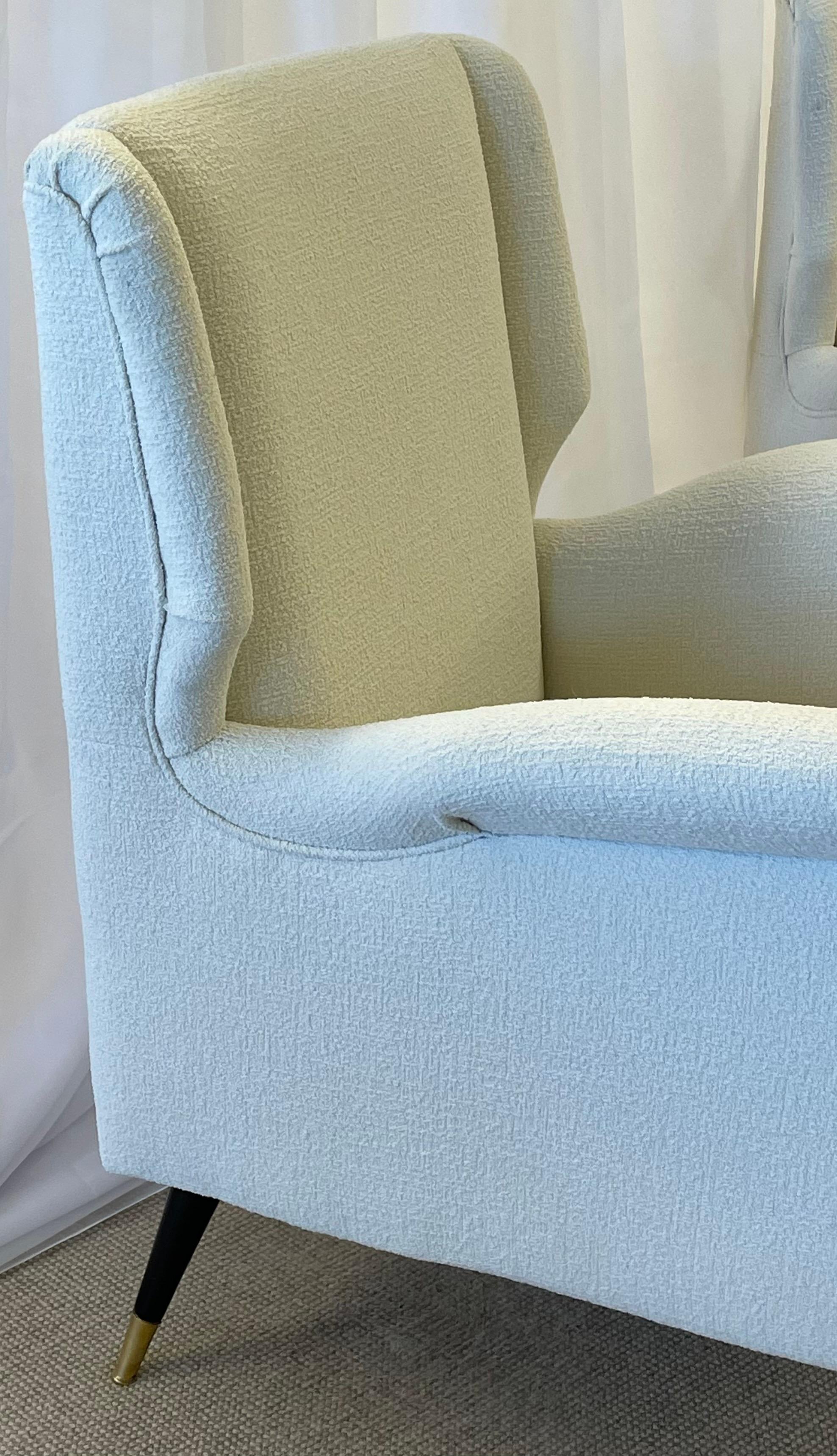 Sillones Modernos de Mitad de Siglo Estilo Gio Ponti, Respaldo Ala, Pareja en Bouclé Kravet en venta 3