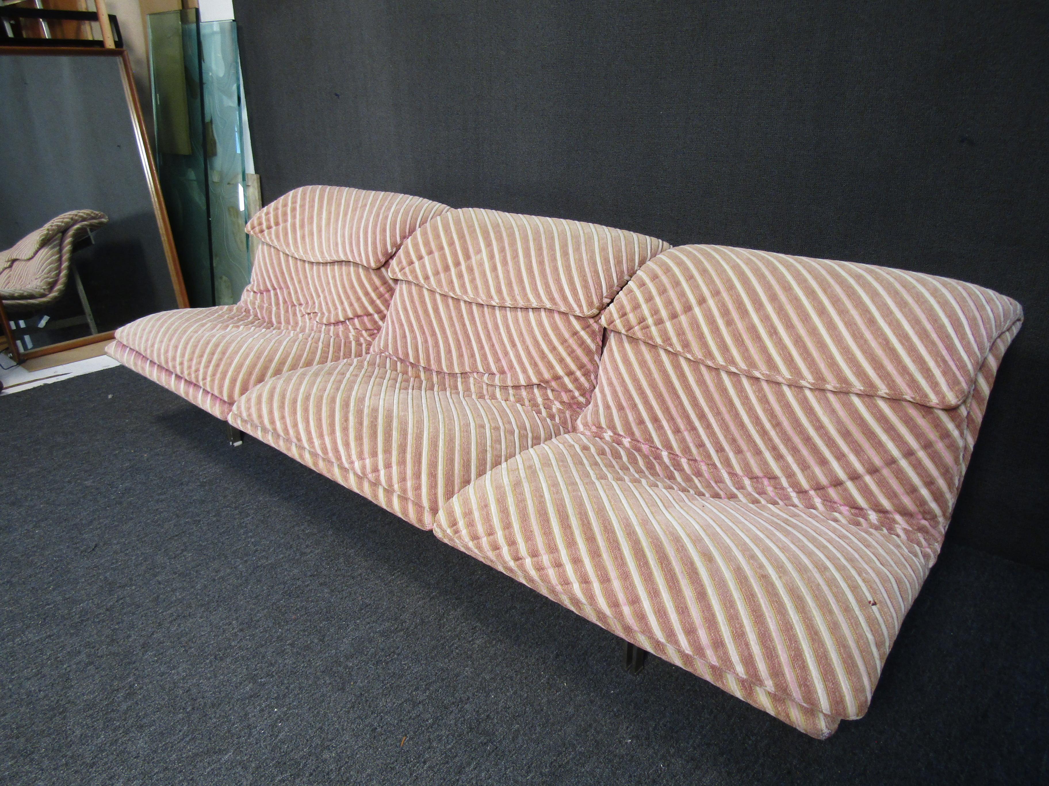 Italian Mid-Century Modern Giovanni Offredi for Saporit 'Wave' Sofa