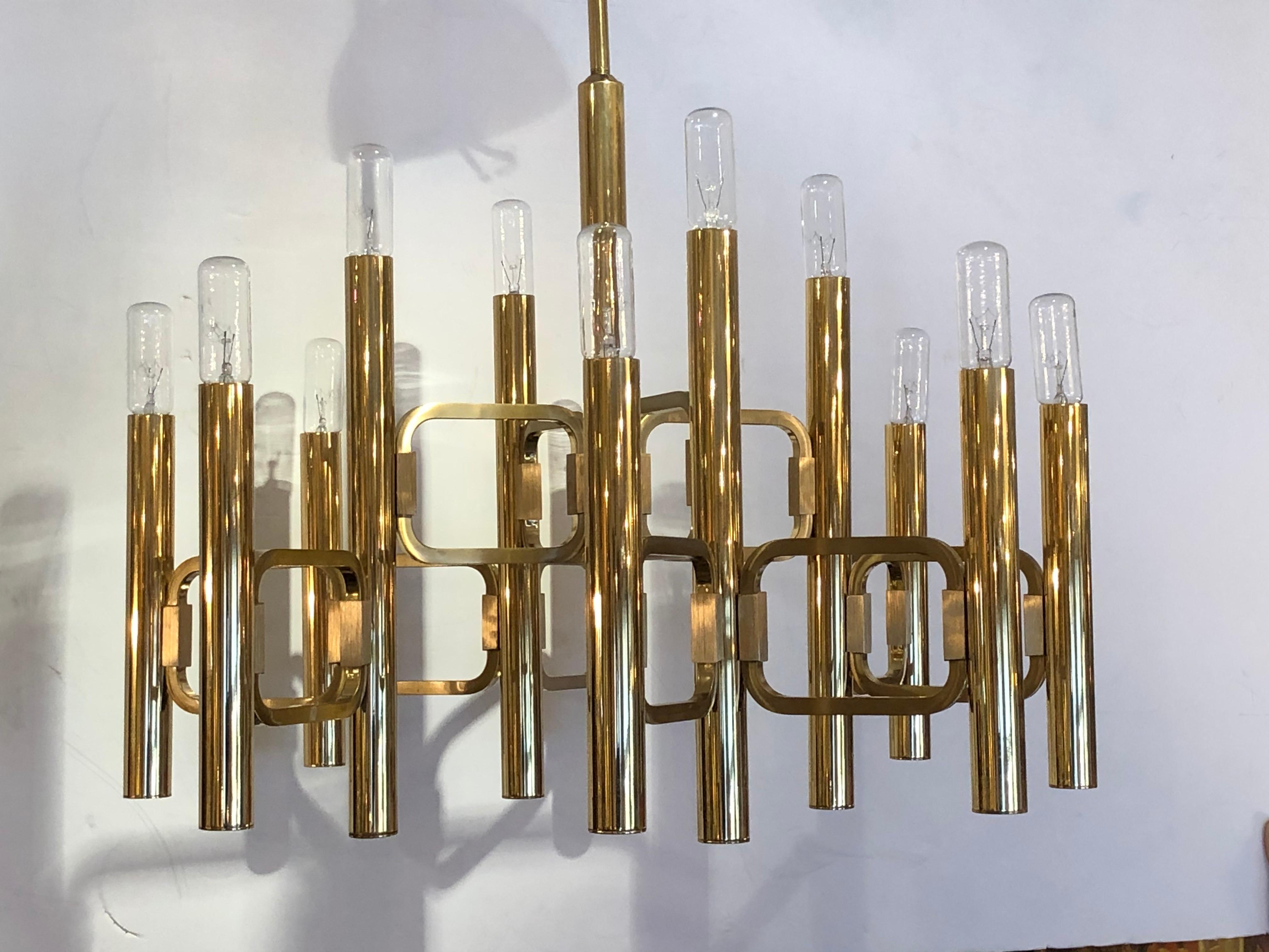 Stunning Profili Industria Lampadari Italian Twelve-Light Gold Plated Chandelier In Excellent Condition In Hopewell, NJ