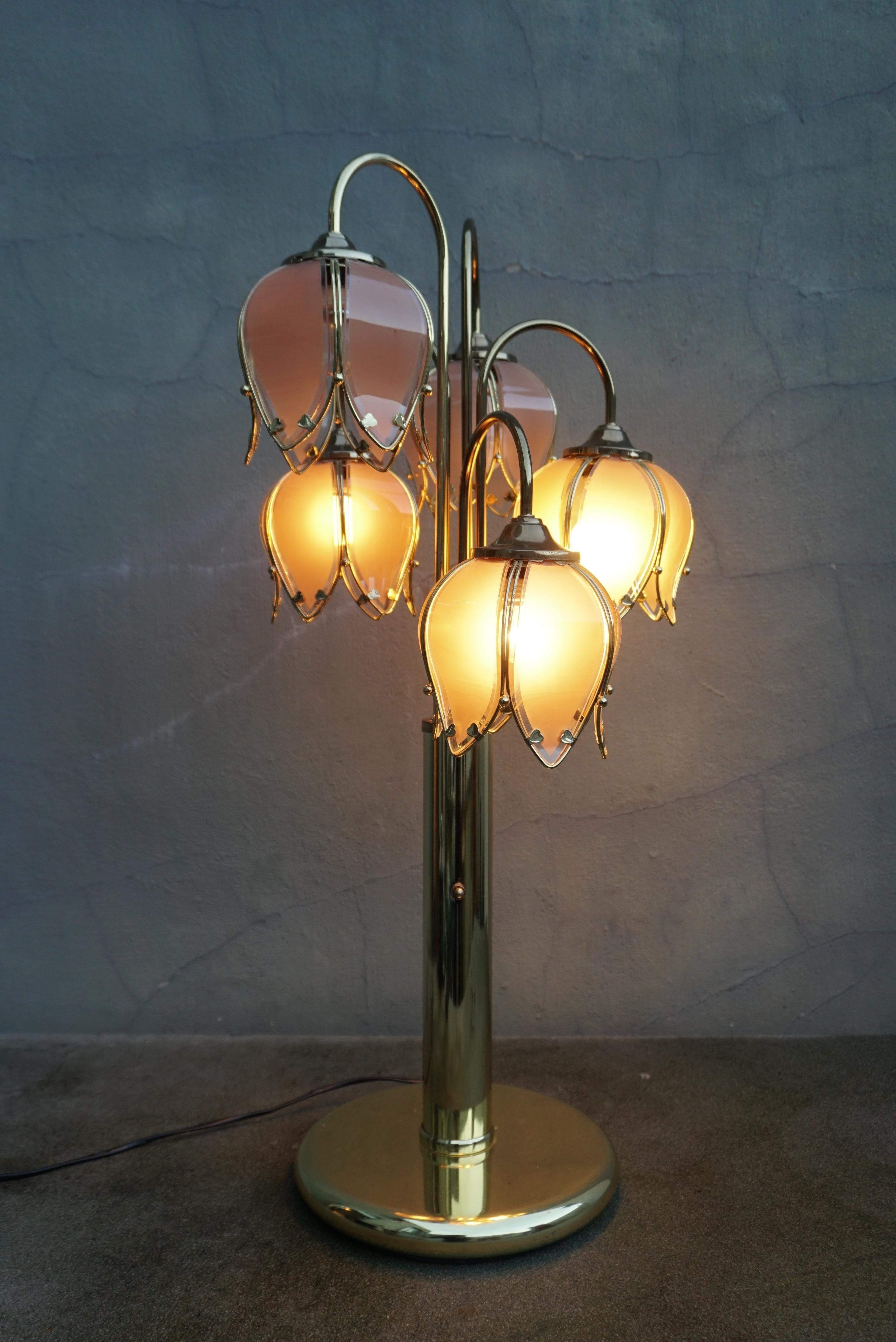 5armige Lotus-Lampe aus Glas und Messing, Mid-Century Modern, 1970er Jahre (Italienisch) im Angebot