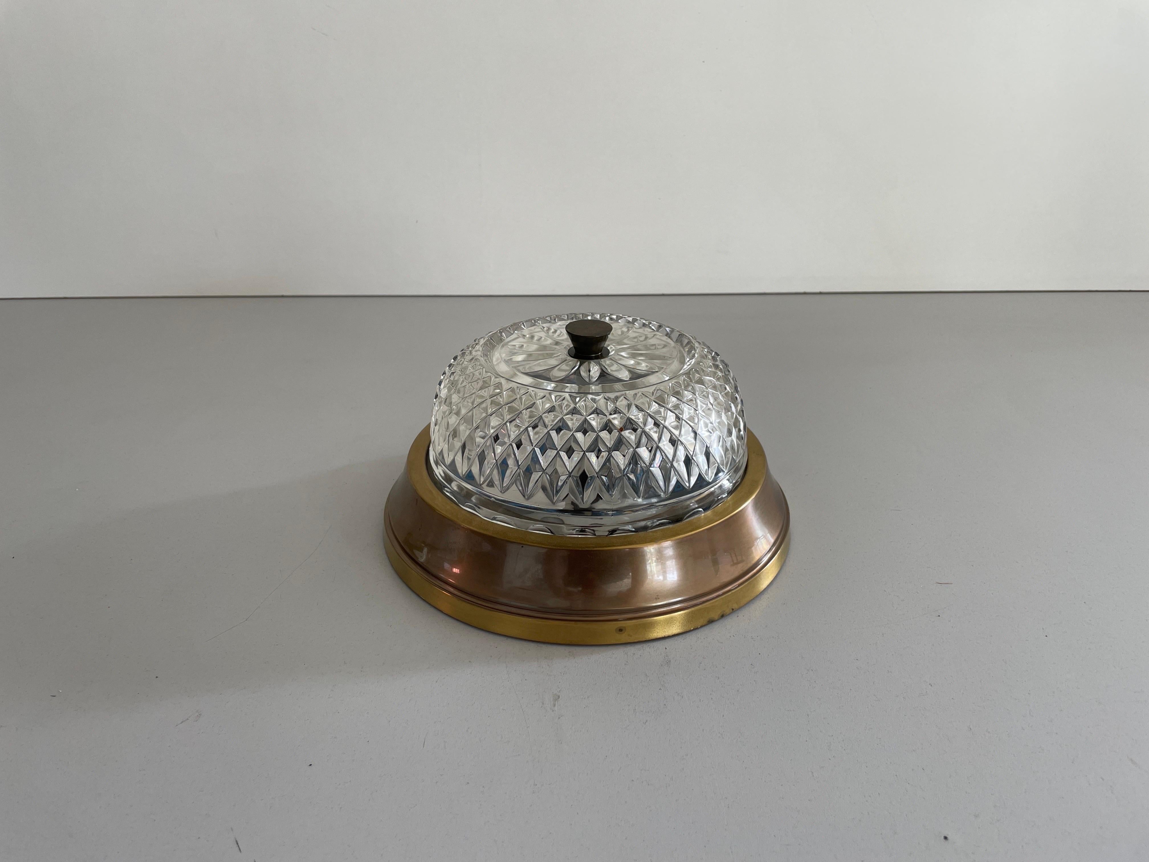 Piccola lampada da incasso in vetro e ottone della modernità di metà secolo, 1960, Germania

Il paralume è in ottime condizioni vintage.

Questa lampada funziona con 2x lampadine E14. 
Cablato e adatto all'uso con 220V e 110V per tutti i