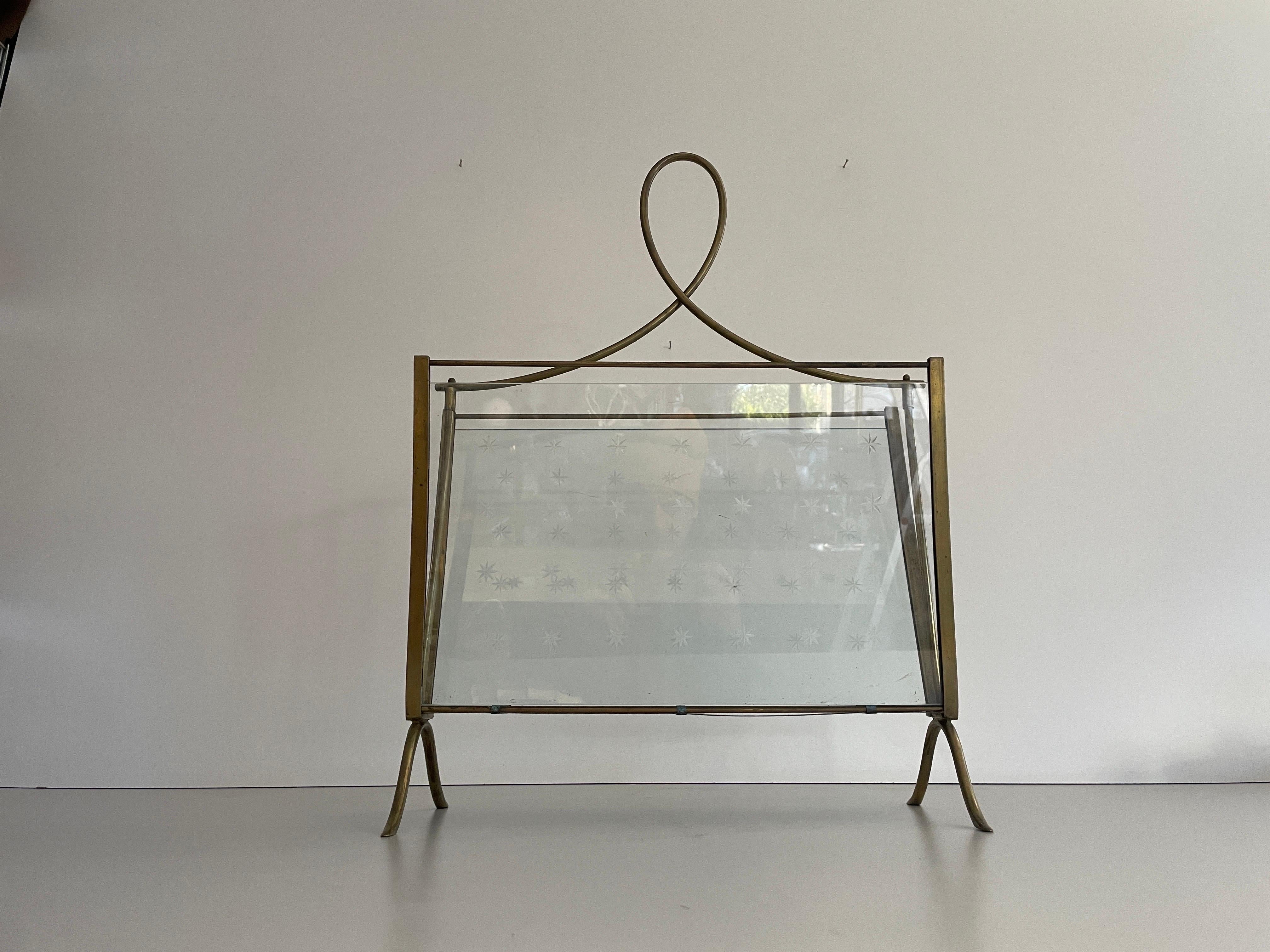 Eleganter Zeitschriftenhalter aus Glas und Messing aus der Mitte des Jahrhunderts, 1960er Jahre, Italien (Moderne der Mitte des Jahrhunderts) im Angebot