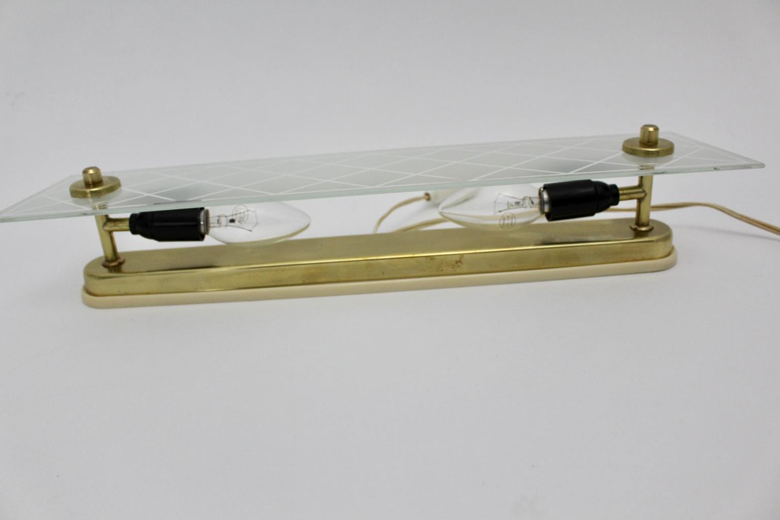 Mid-Century Modern Glass and Brass Sconce or Wall Light, Italy, 1950 For Sale 4