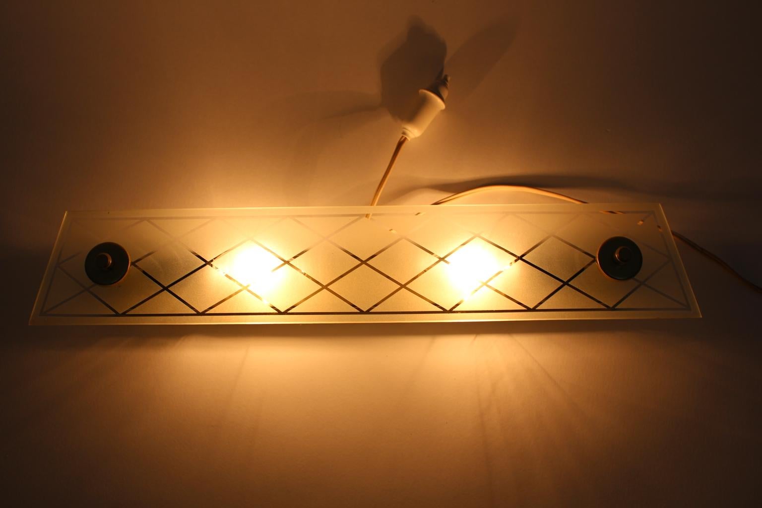 Mid-Century Modern Glass and Brass Sconce or Wall Light, Italy, 1950 For Sale 8