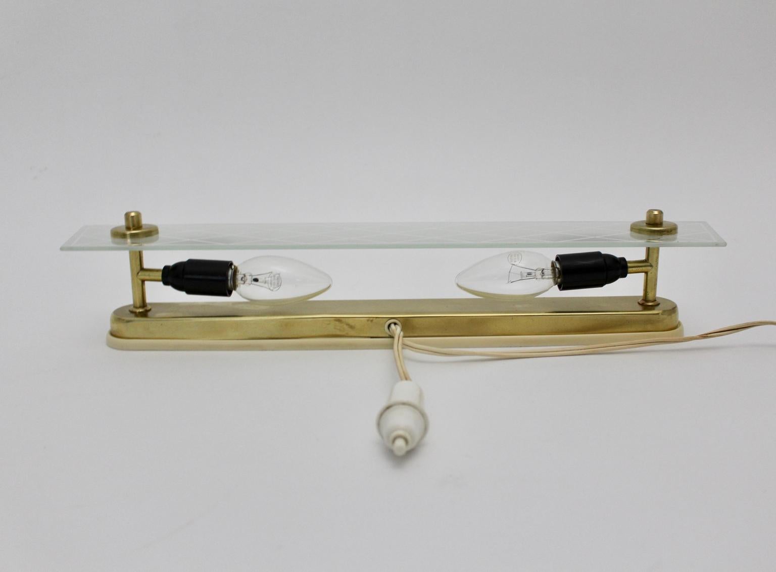 Italian Mid-Century Modern Glass and Brass Sconce or Wall Light, Italy, 1950 For Sale