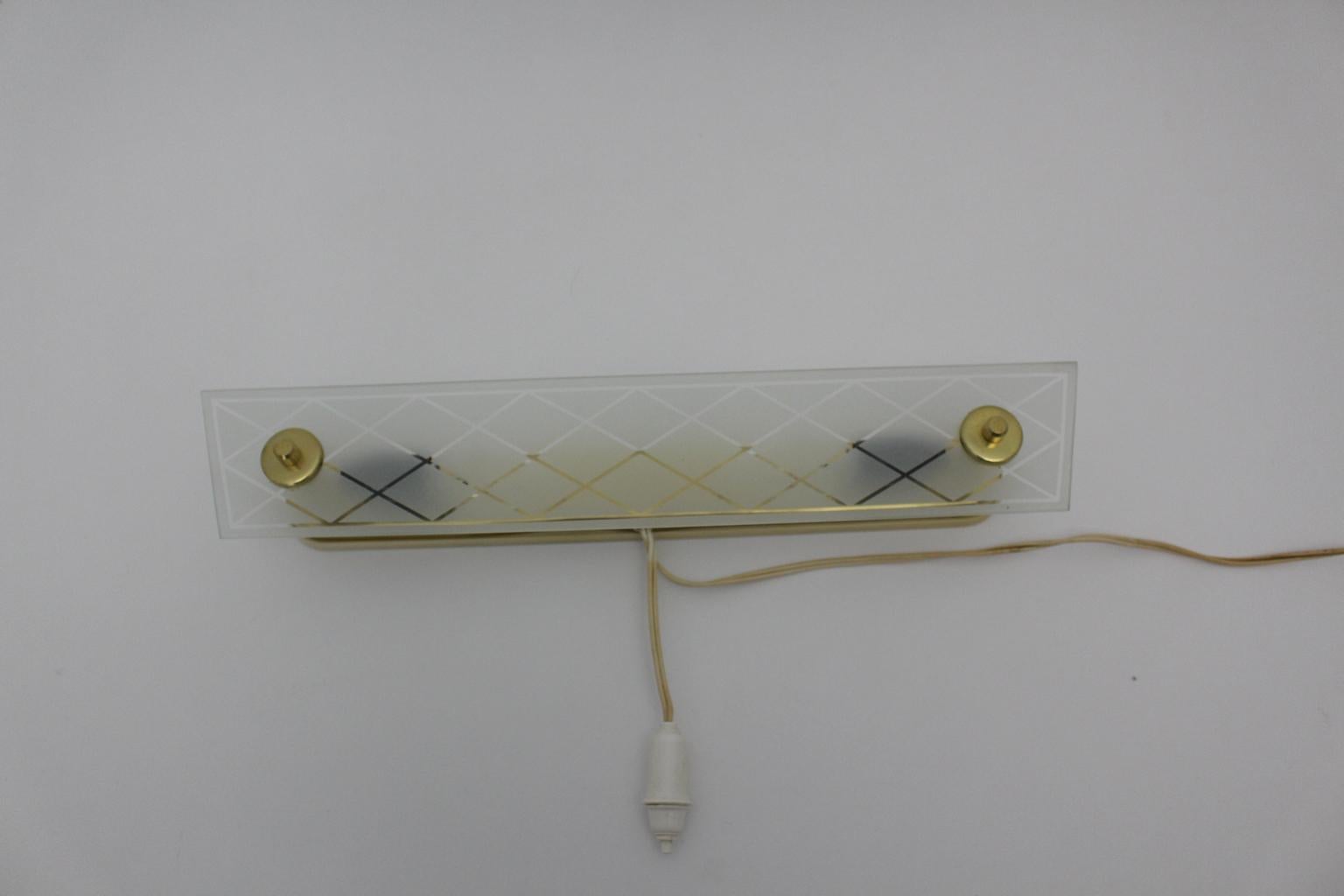 Etched Mid-Century Modern Glass and Brass Sconce or Wall Light, Italy, 1950 For Sale