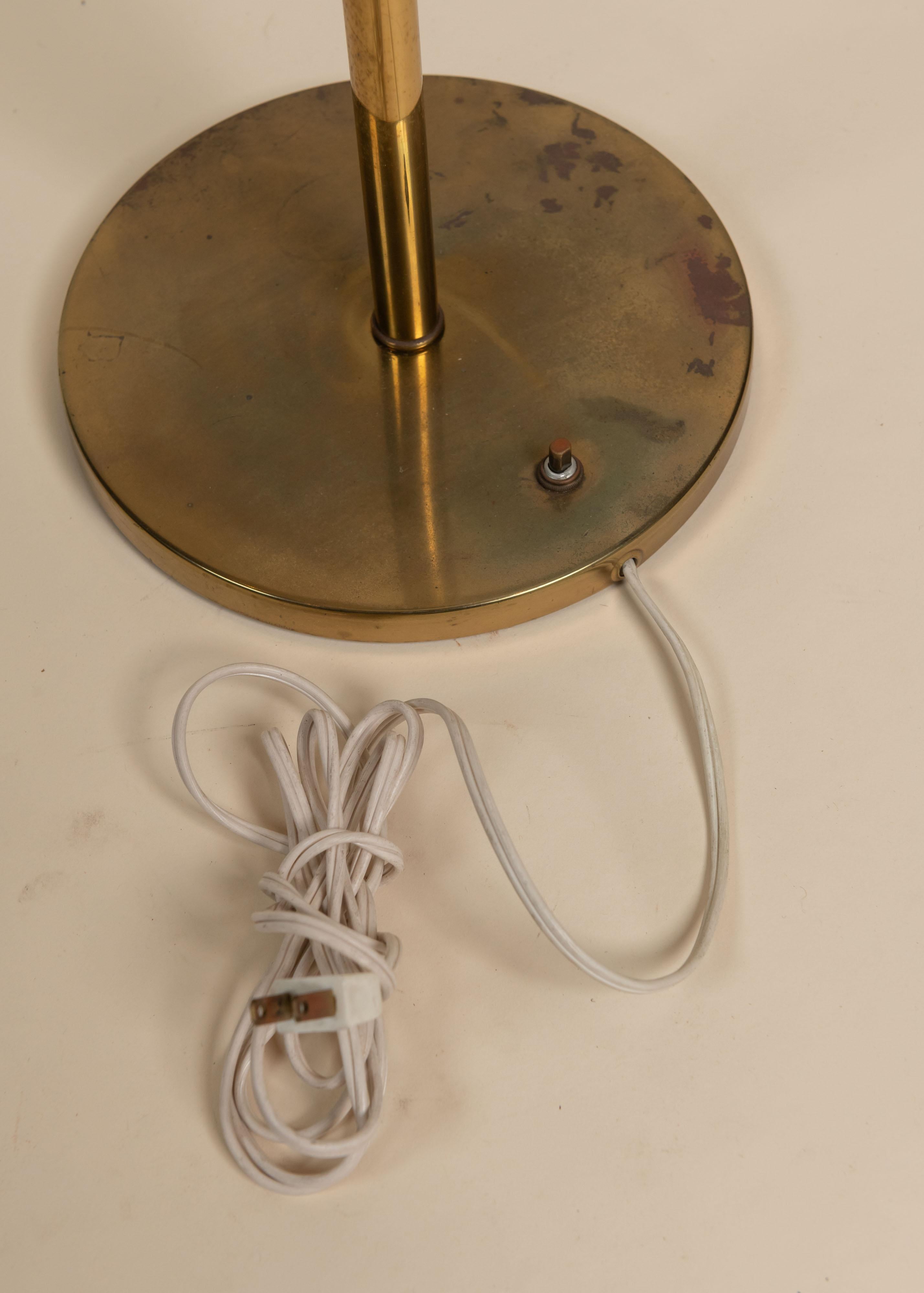 Mid-Century Modern Glass and Brass Table Lamp, Italy For Sale 1