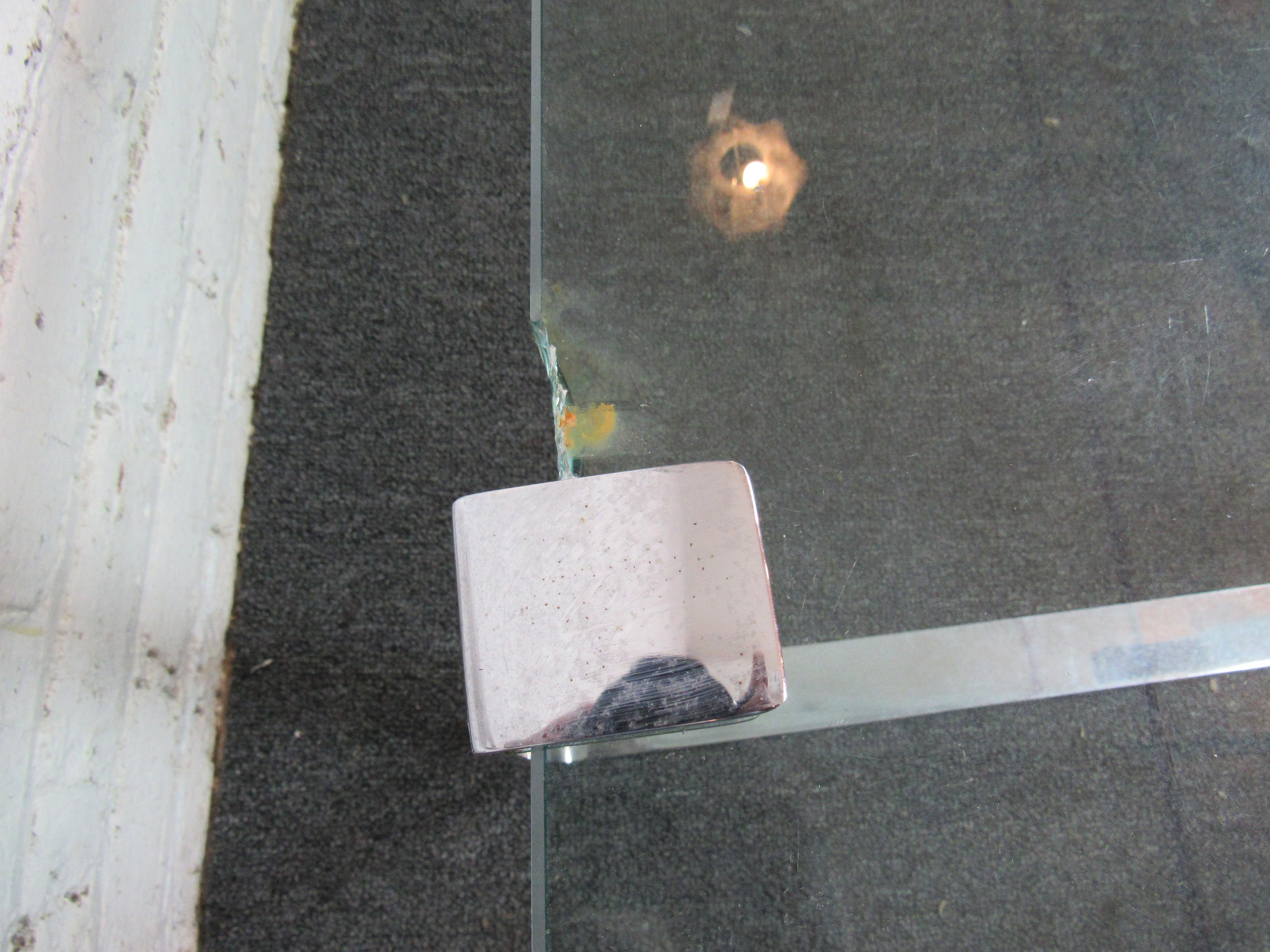 Verre Table basse en verre et chrome The Moderns en vente