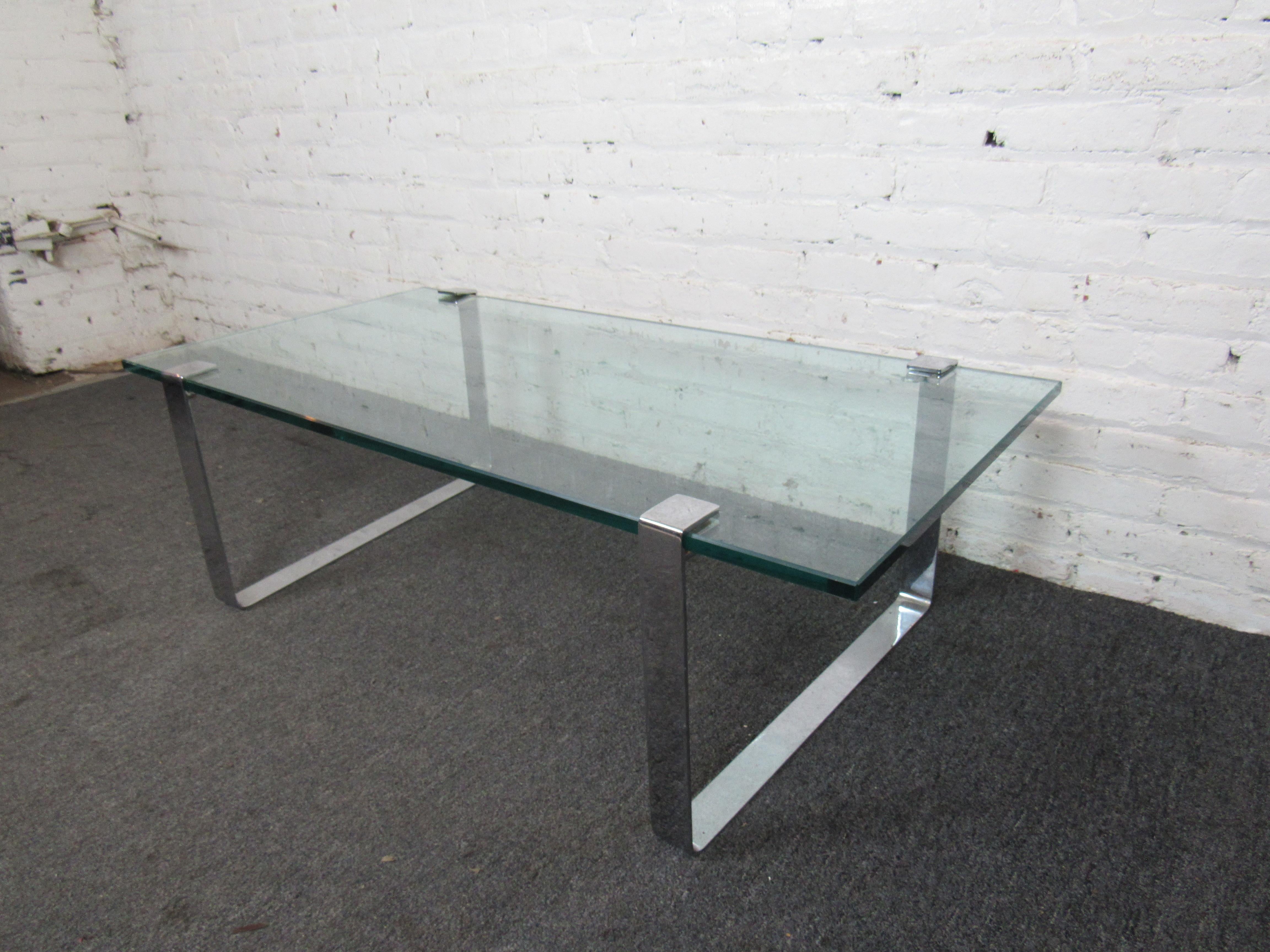 20th Century Mid-Century Modern Glass and Chrome Coffee Table For Sale