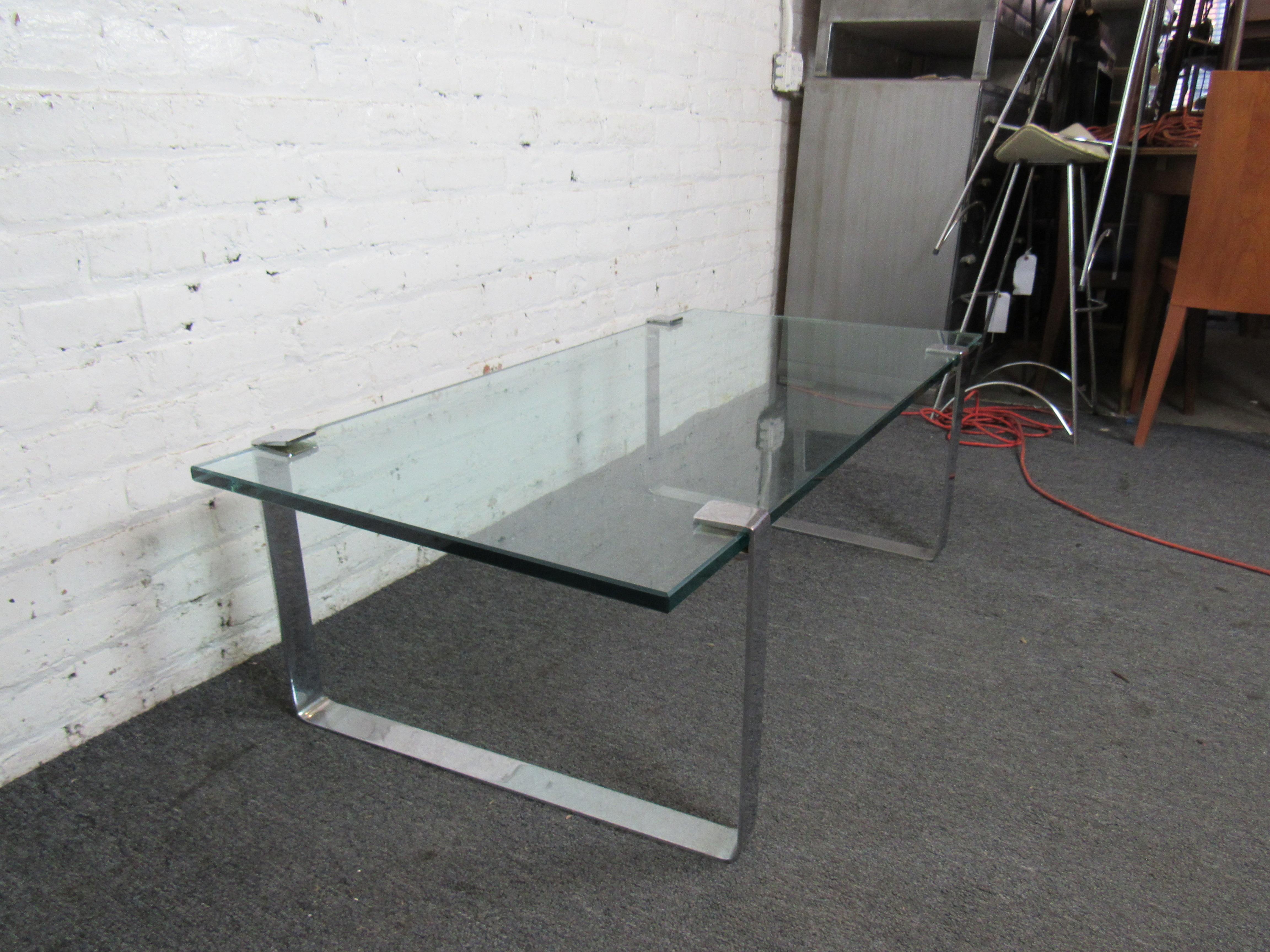 Mid-Century Modern Glass and Chrome Coffee Table For Sale 1