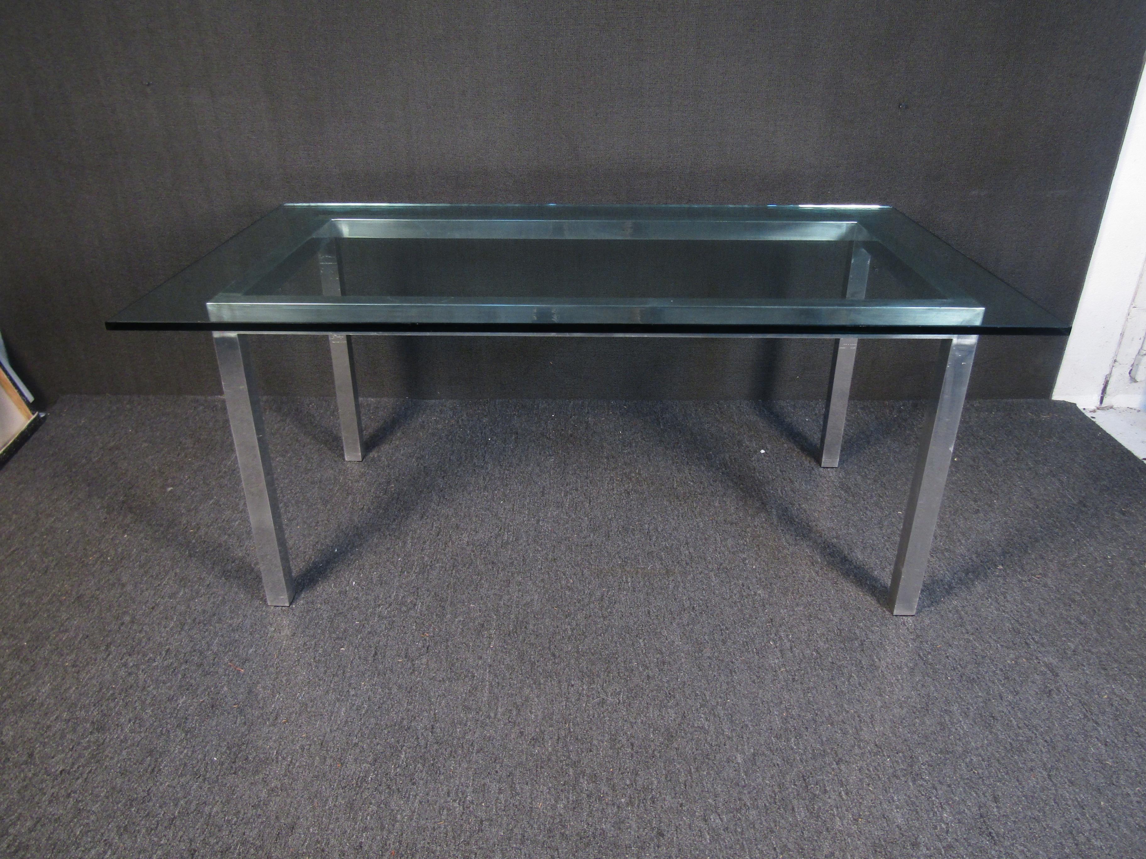 Mid-Century Modern Glass and Chrome Dining Set In Good Condition For Sale In Brooklyn, NY