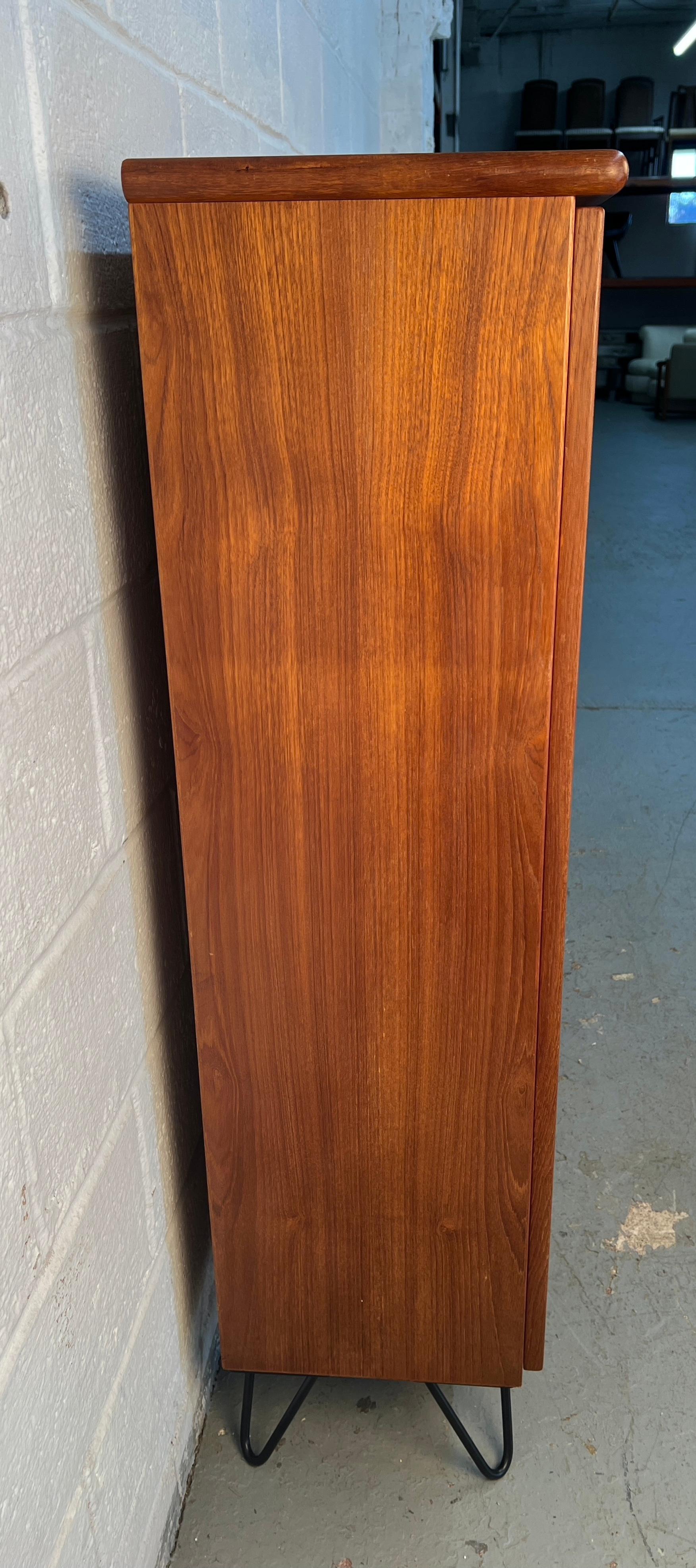 Vetro Mid-Century Modern Glass and Teak Display Bookcase in vendita