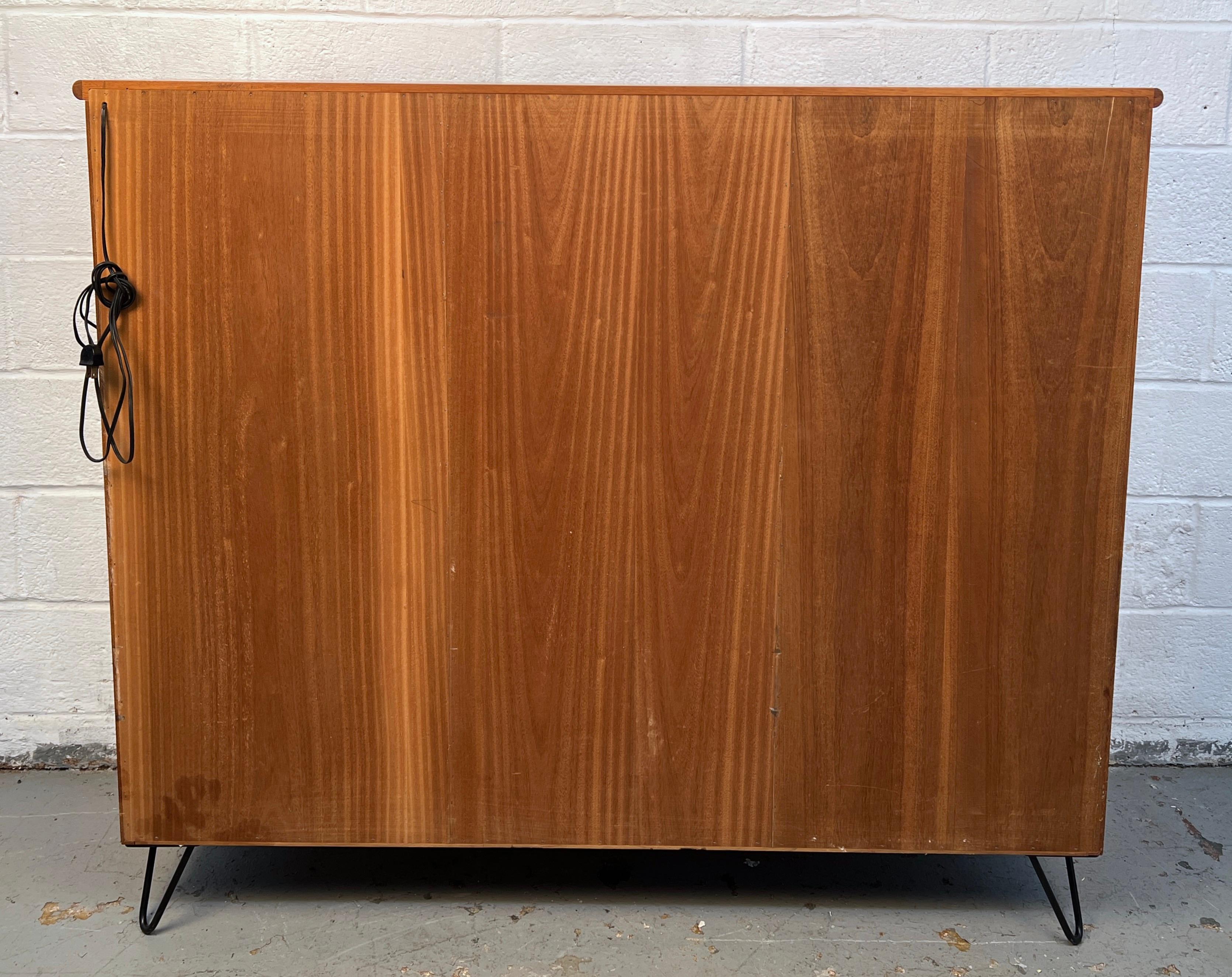 Mid-Century Modern Glass and Teak Display Bookcase in vendita 3