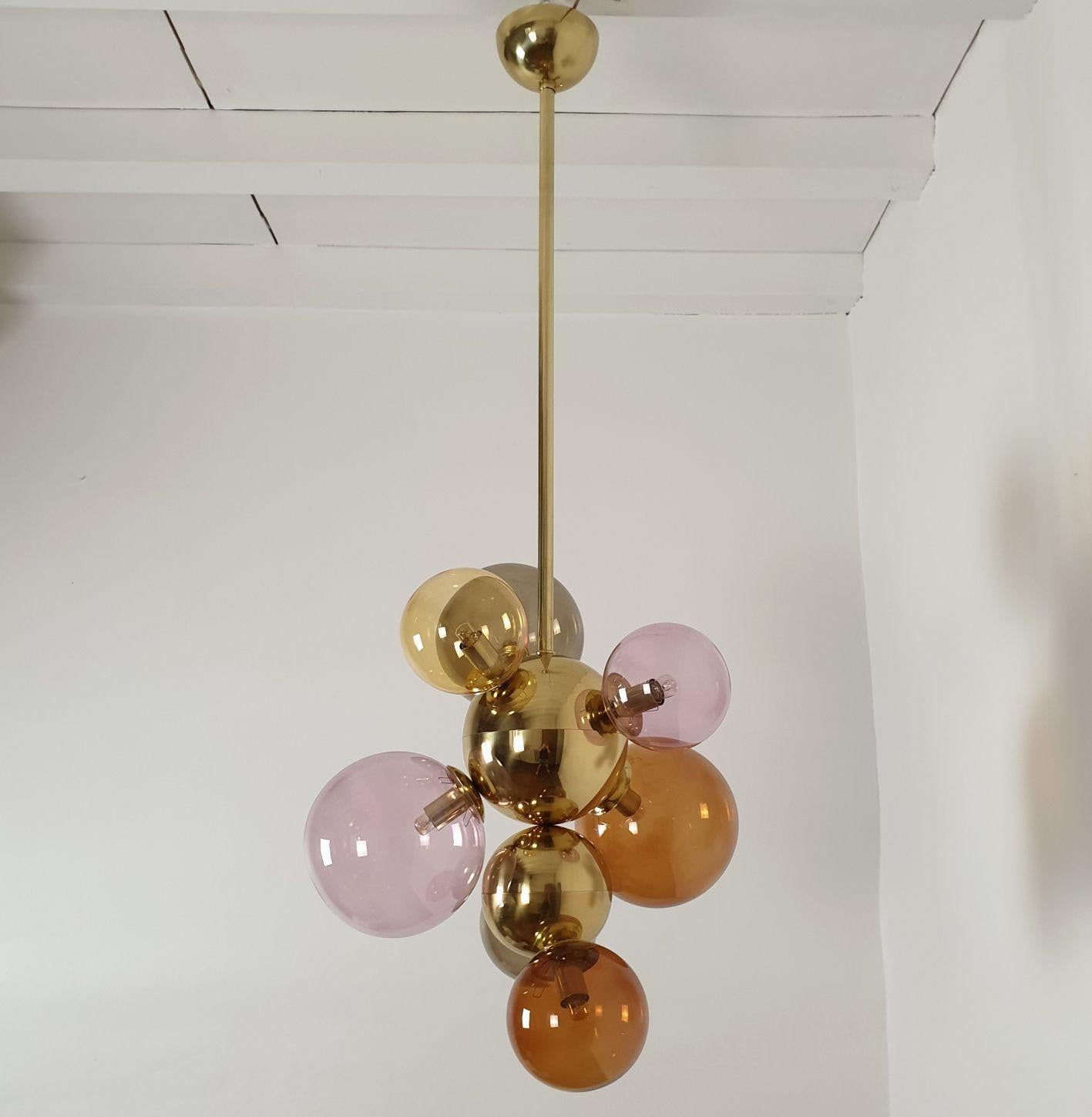 Mid-Century Modern Glass balls & brass chandelier, Italy For Sale