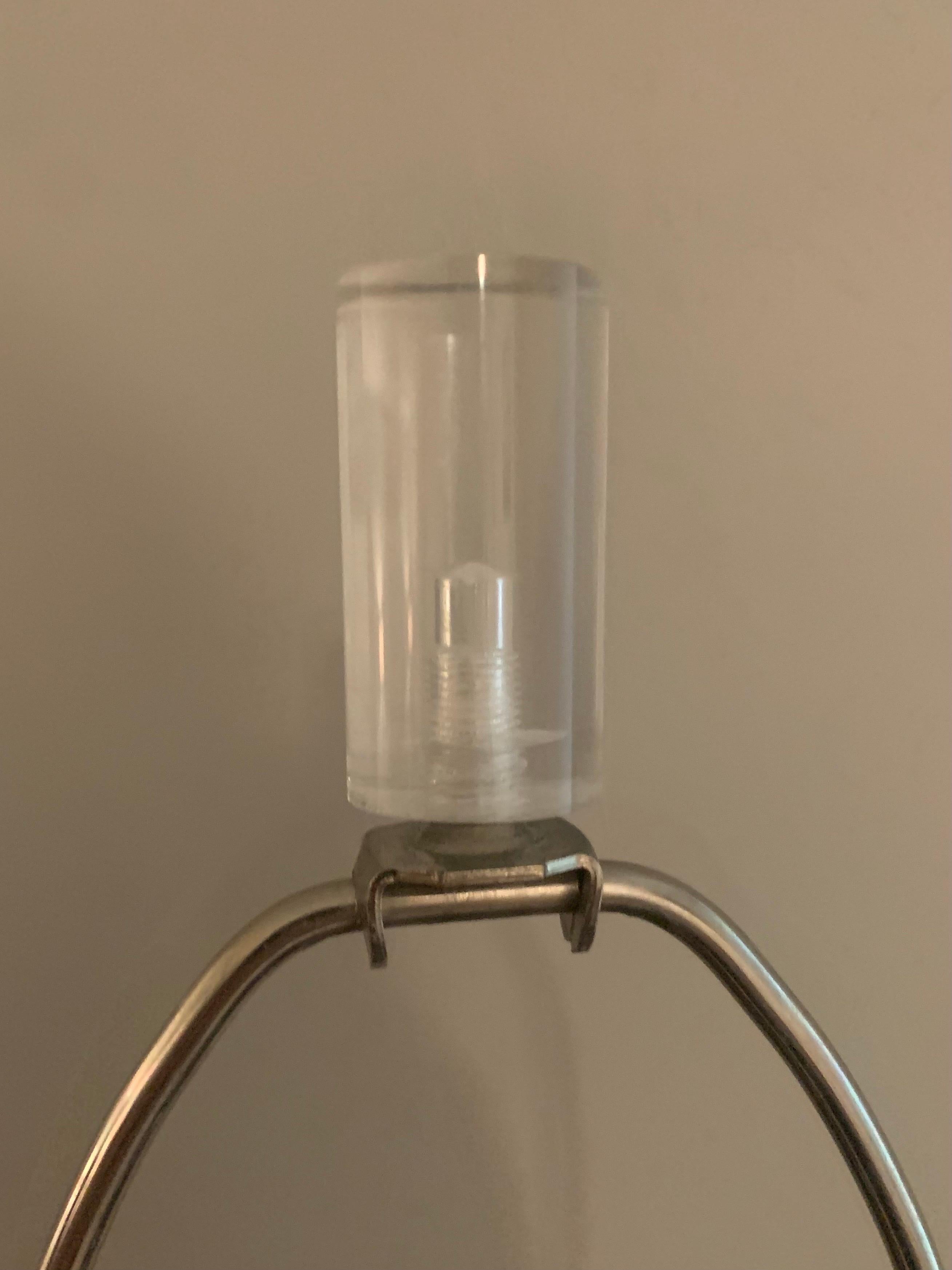 Moderne Bauer-Tischlampe aus Glas aus der Mitte des Jahrhunderts in Rosa und Klarglas, mit Lucite im Angebot 3