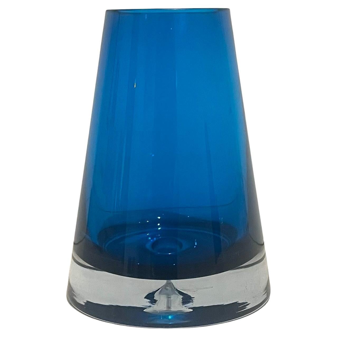 Jarrón de cristal moderno de mediados de siglo azul cobalto Moderno de mediados de siglo en venta