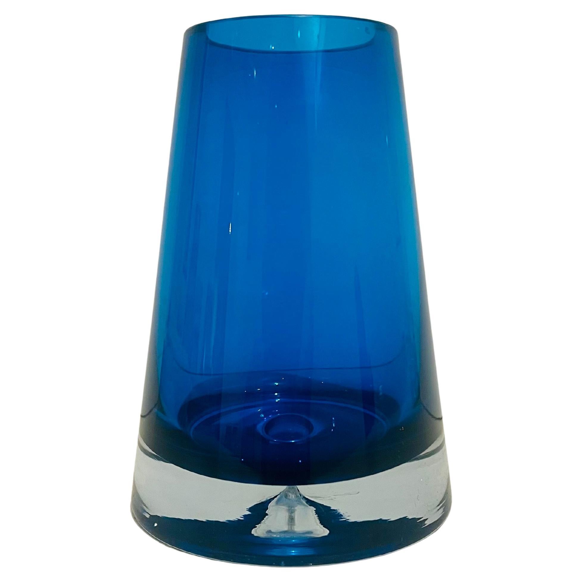 Jarrón de cristal moderno de mediados de siglo azul cobalto en Excelente estado para la venta en San Diego, CA
